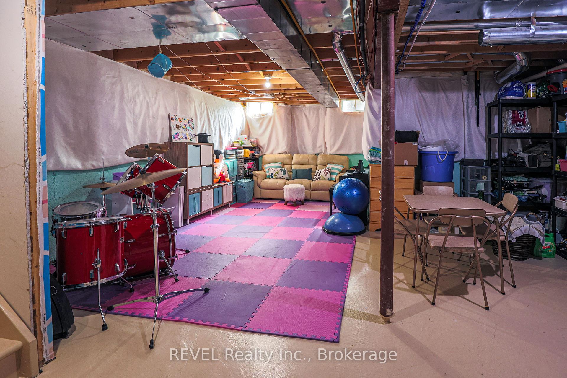 Photo 23 of 12 Colonel Lyall Street, St. Catharines, Secord Woods — HOMEH