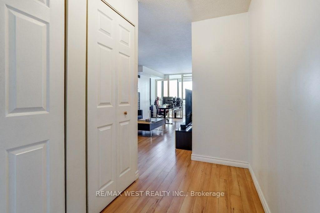 Photo 3 of Unit 1103, 117 Gerrard Street E, Toronto, Church-Yonge Corridor — HOMEH