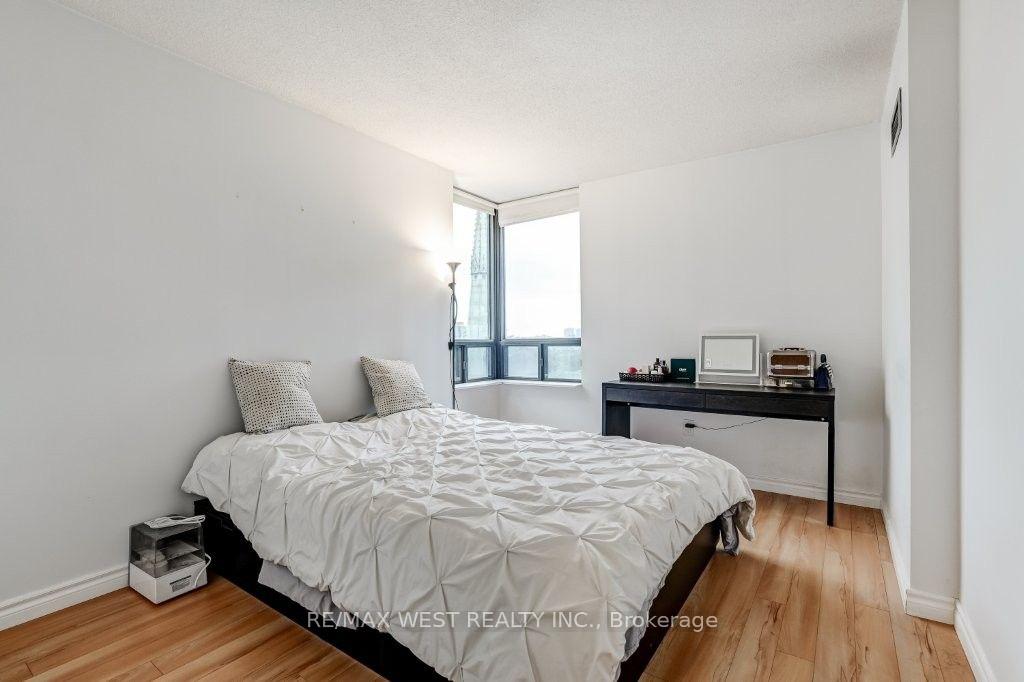 Photo 12 of Unit 1103, 117 Gerrard Street E, Toronto, Church-Yonge Corridor — HOMEH