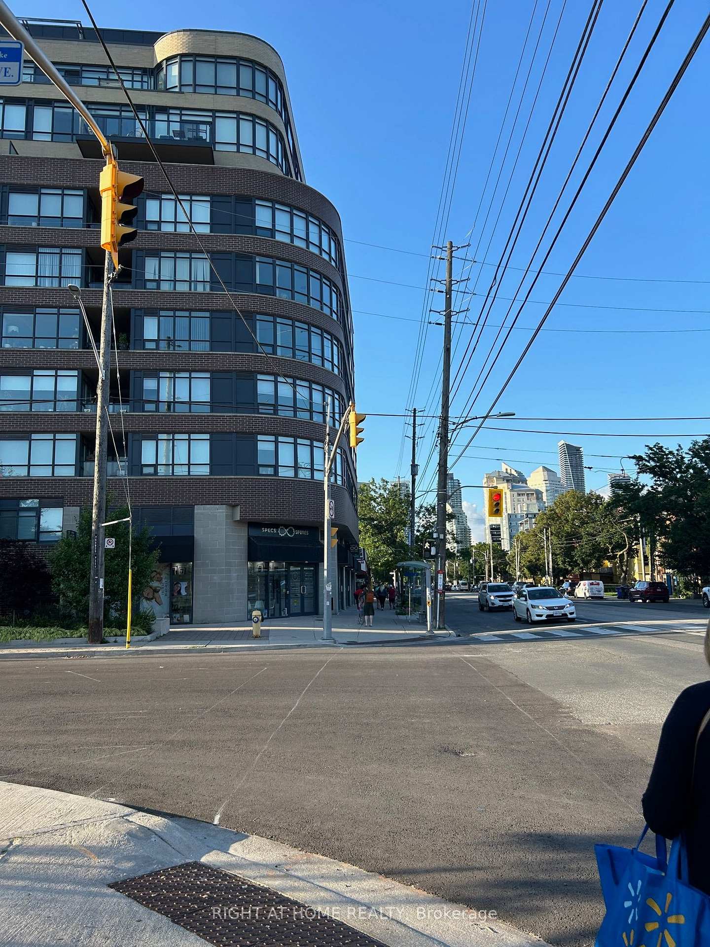Photo 2 of Unit 810, 11 Superior Avenue, Etobicoke, Mimico — HOMEH