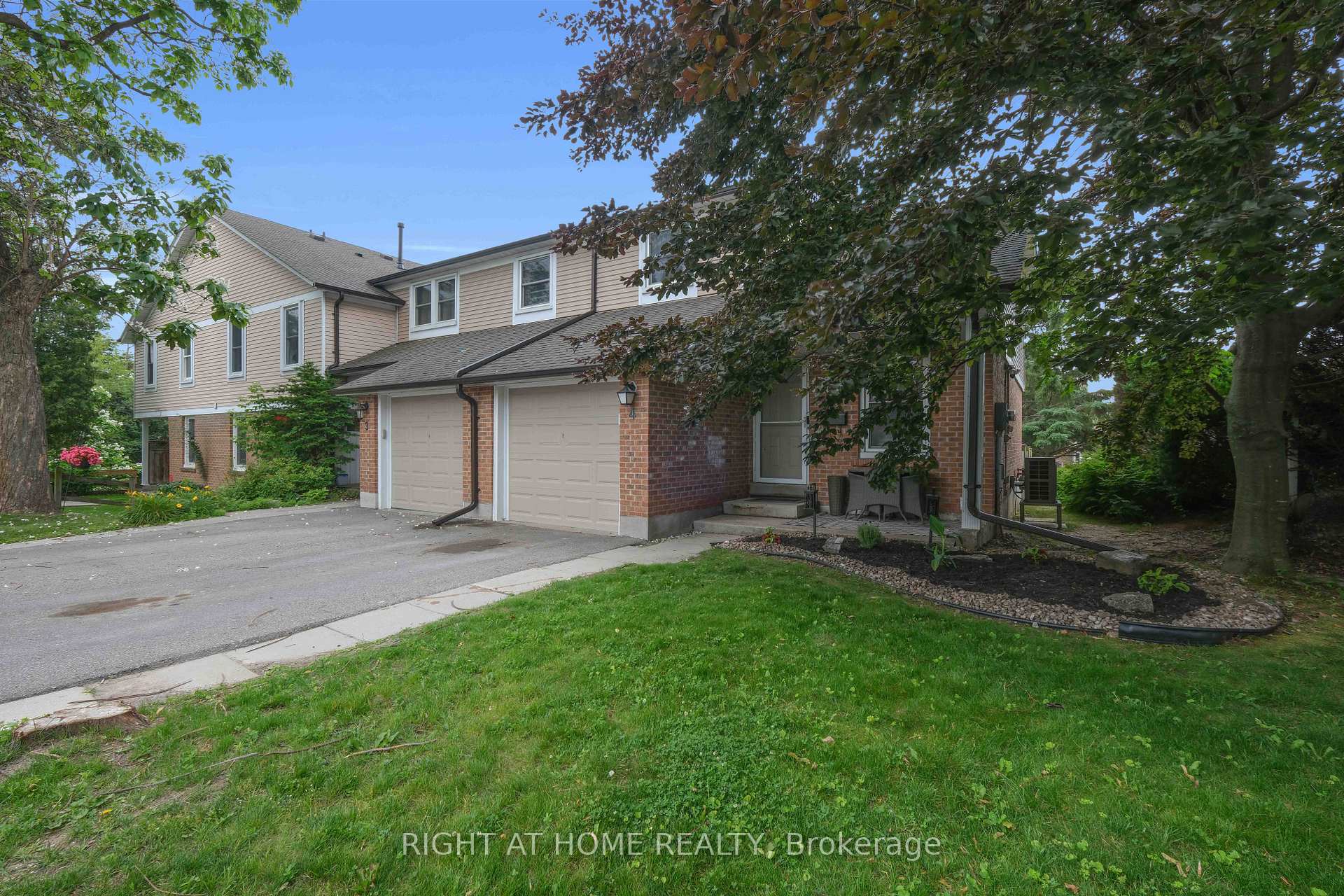 Photo 2 of Unit #4, 1055 Central Park Boulevard N, Oshawa, Centennial — HOMEH