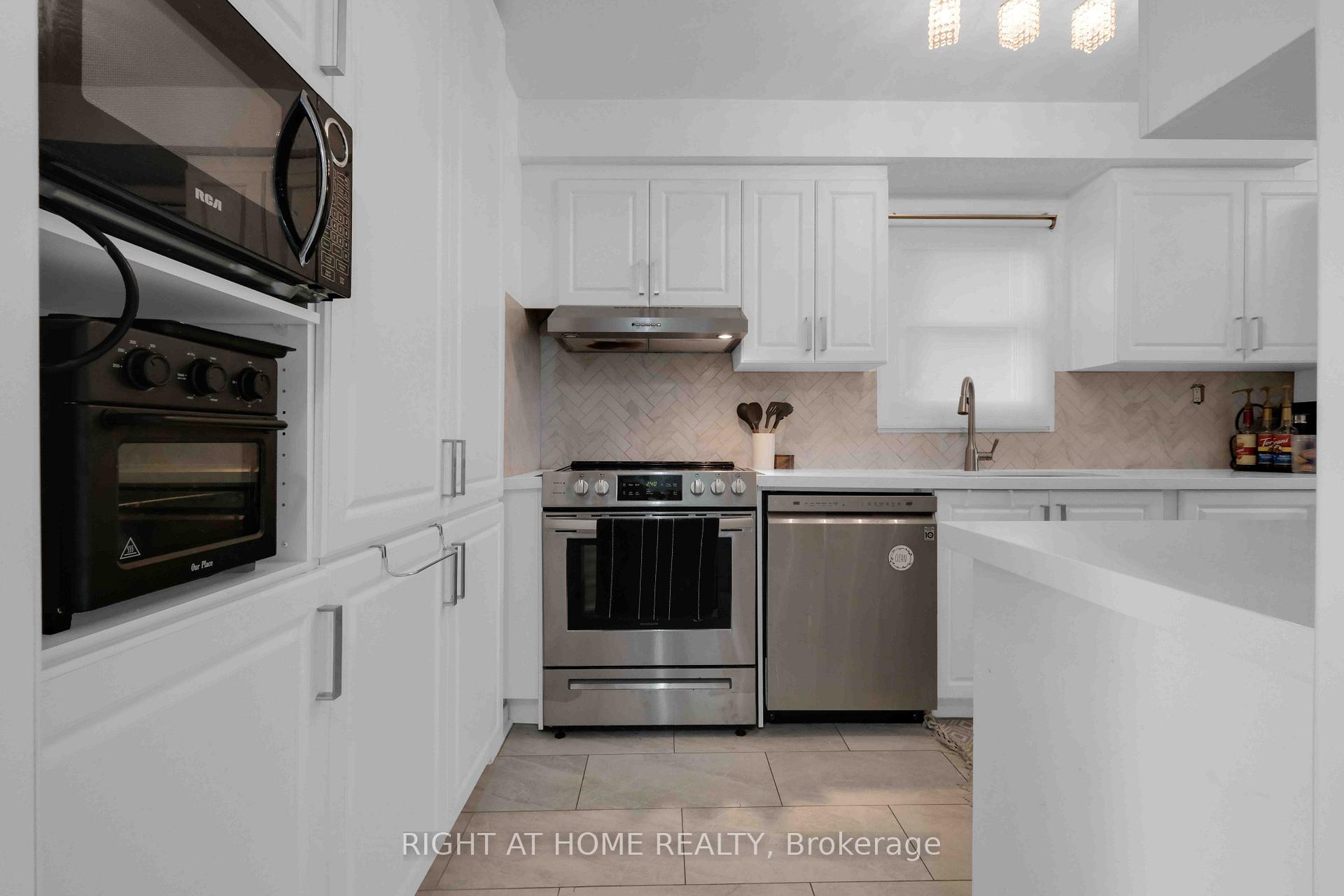 Photo 3 of Unit #4, 1055 Central Park Boulevard N, Oshawa, Centennial — HOMEH