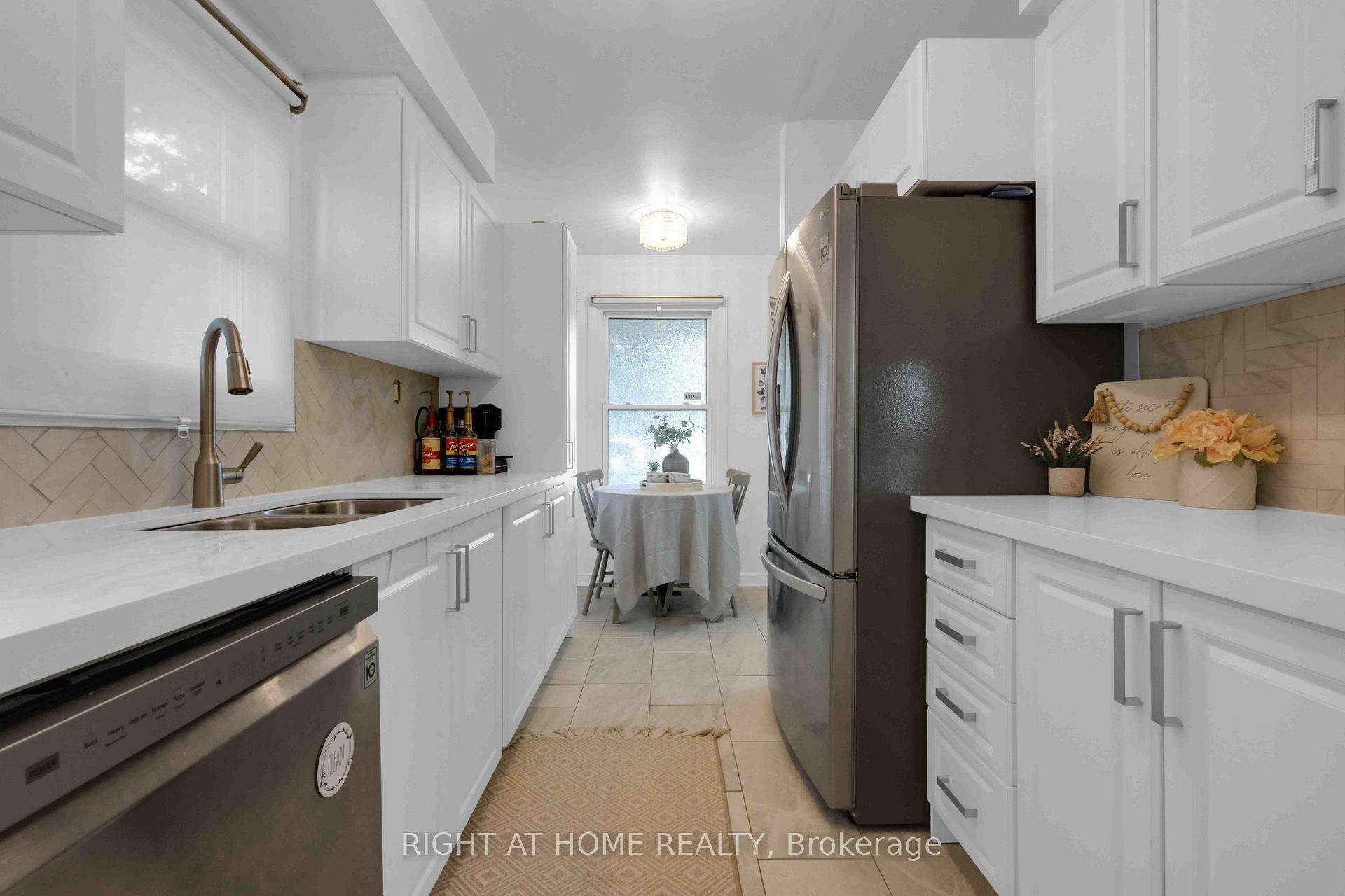 Photo 4 of Unit #4, 1055 Central Park Boulevard N, Oshawa, Centennial — HOMEH