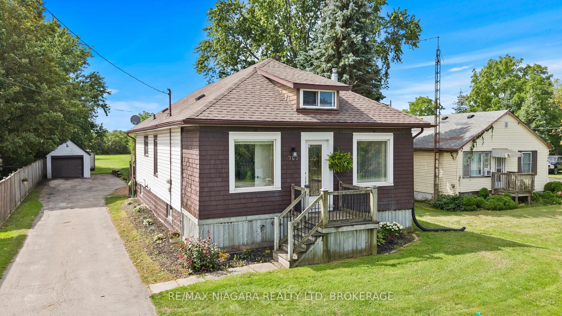 Photo 3 of 702 Main Street, Port Colborne, Sugarloaf — HOMEH