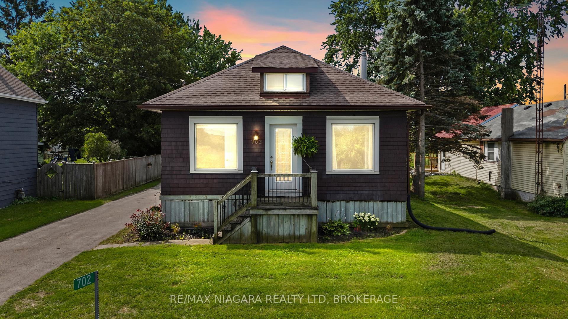 Photo 6 of 702 Main Street, Port Colborne, Sugarloaf — HOMEH