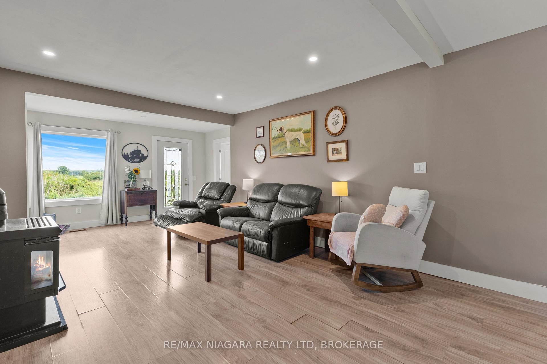 Photo 12 of 702 Main Street, Port Colborne, Sugarloaf — HOMEH