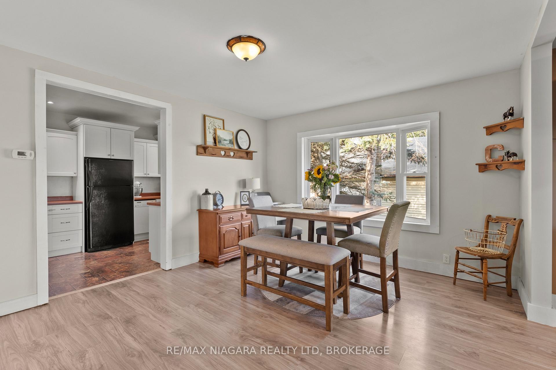 Photo 17 of 702 Main Street, Port Colborne, Sugarloaf — HOMEH