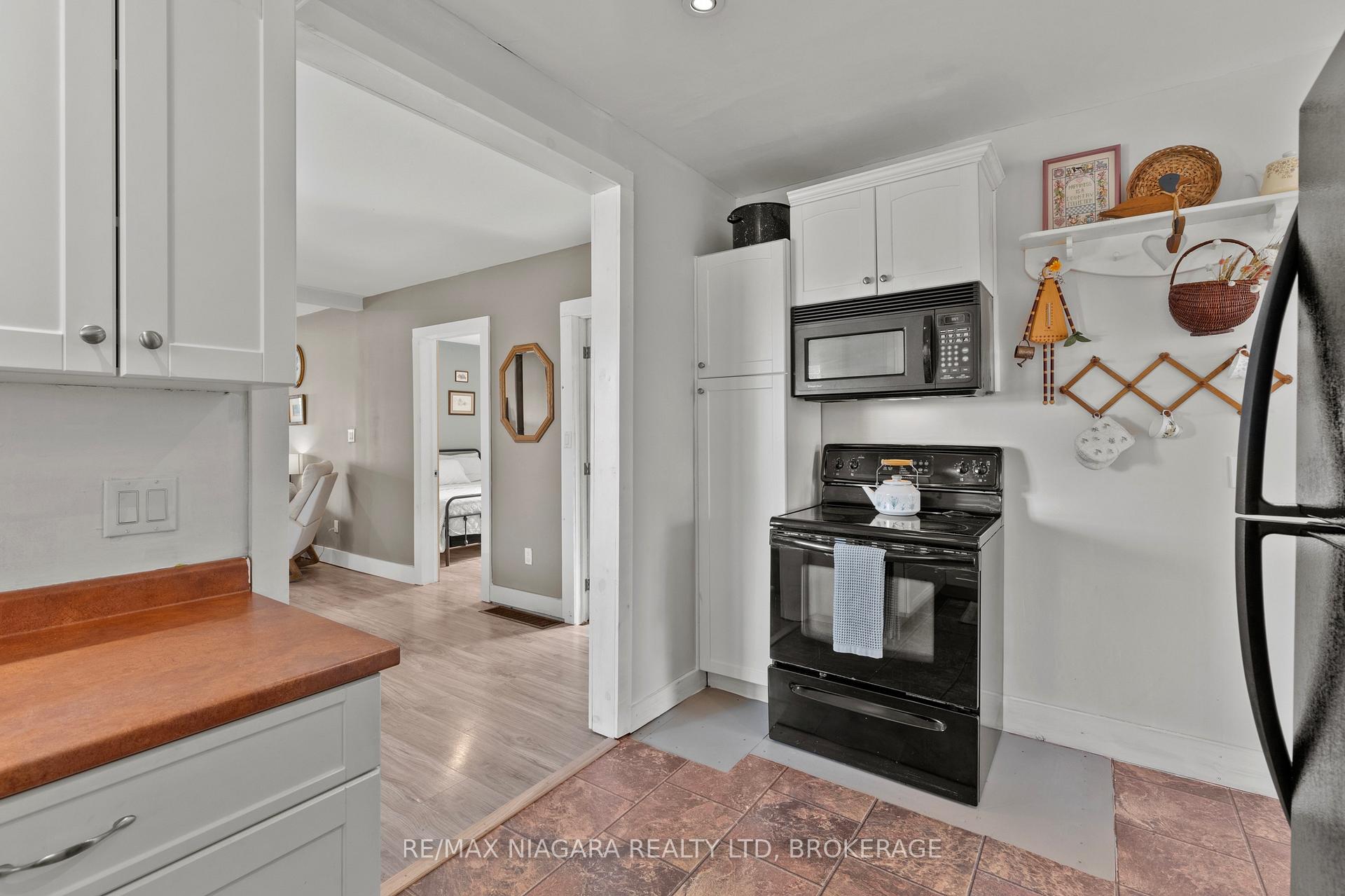 Photo 21 of 702 Main Street, Port Colborne, Sugarloaf — HOMEH
