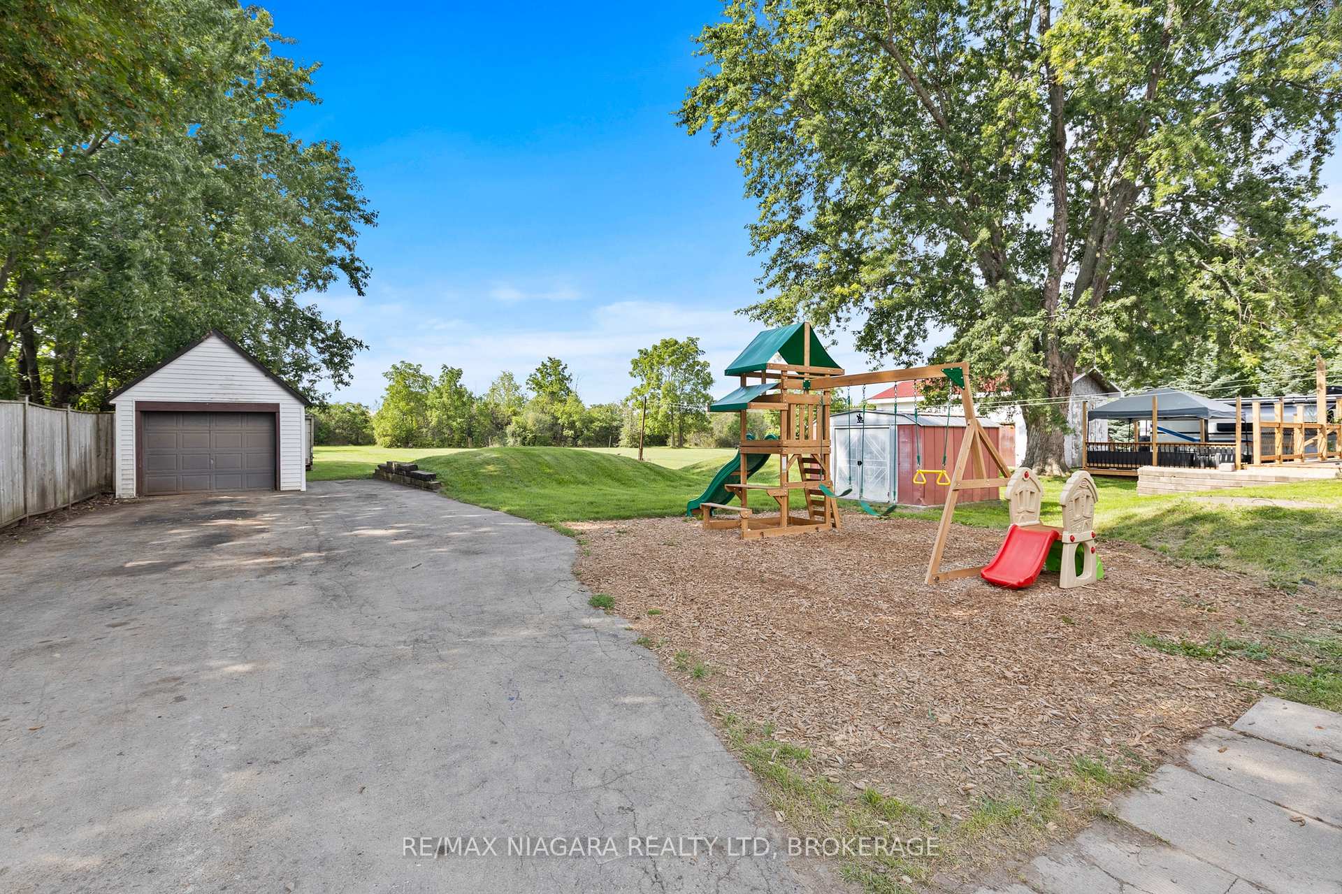Photo 41 of 702 Main Street, Port Colborne, Sugarloaf — HOMEH