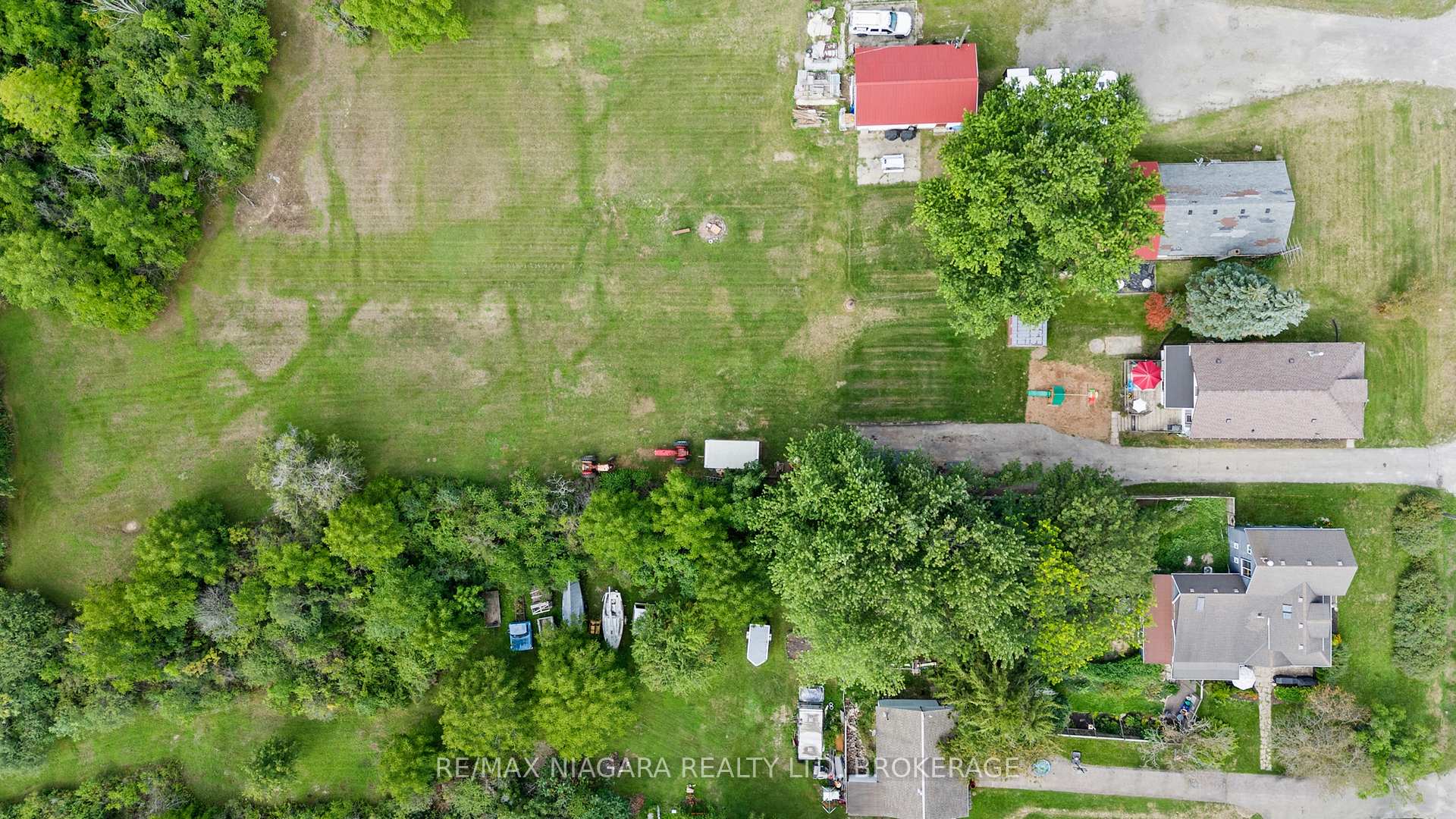 Photo 44 of 702 Main Street, Port Colborne, Sugarloaf — HOMEH