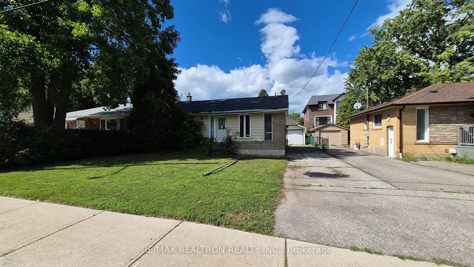 Front of 303 Boisdale Avenue