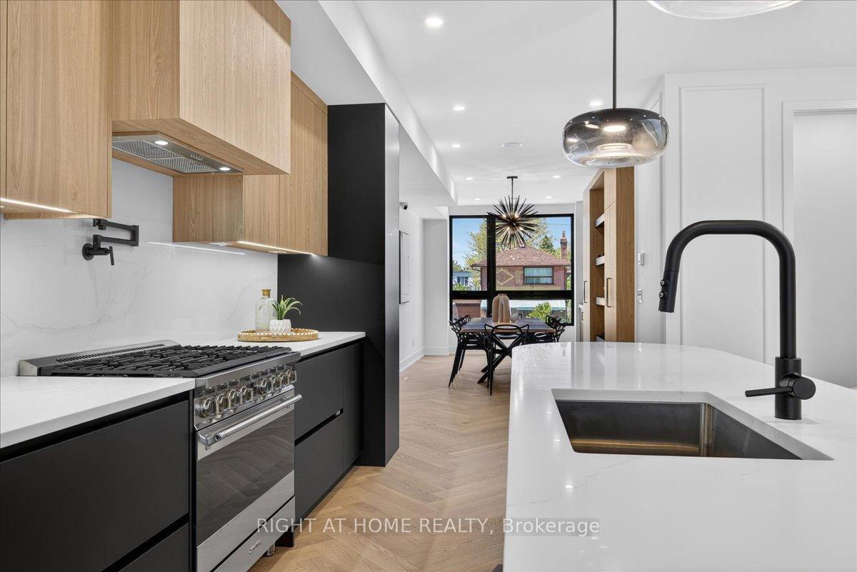 Photo 10 of 15B Rosemeade Avenue, Etobicoke, Stonegate-Queensway — HOMEH