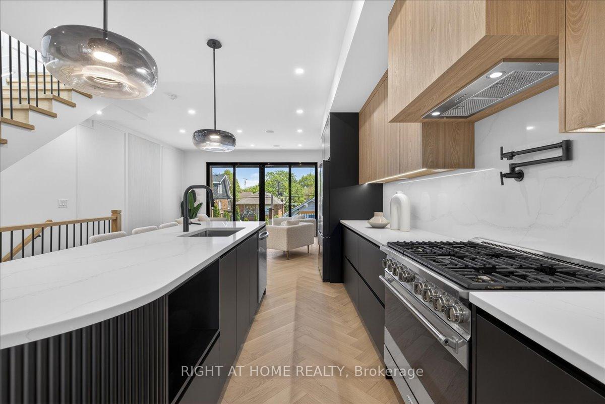Photo 11 of 15B Rosemeade Avenue, Etobicoke, Stonegate-Queensway — HOMEH