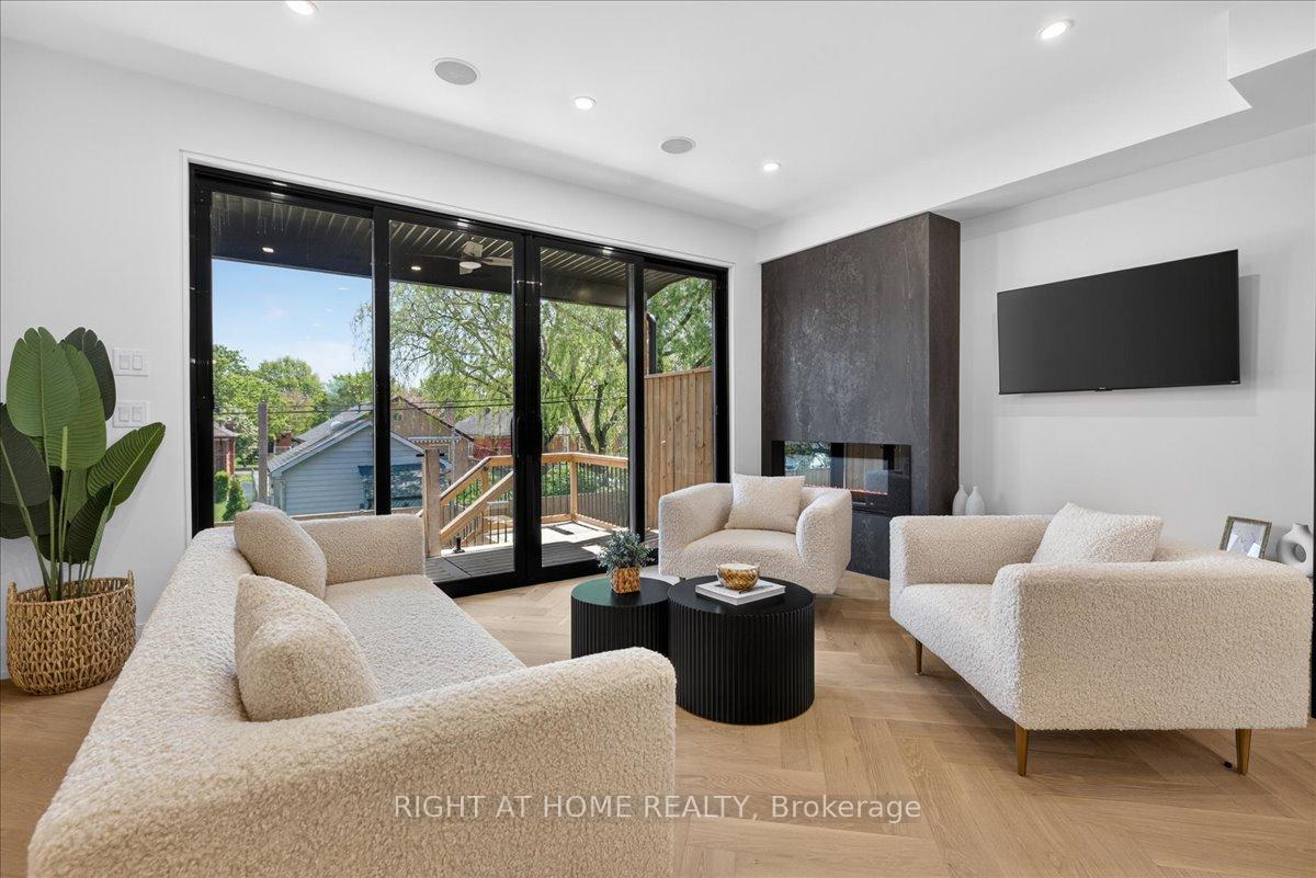 Photo 13 of 15B Rosemeade Avenue, Etobicoke, Stonegate-Queensway — HOMEH