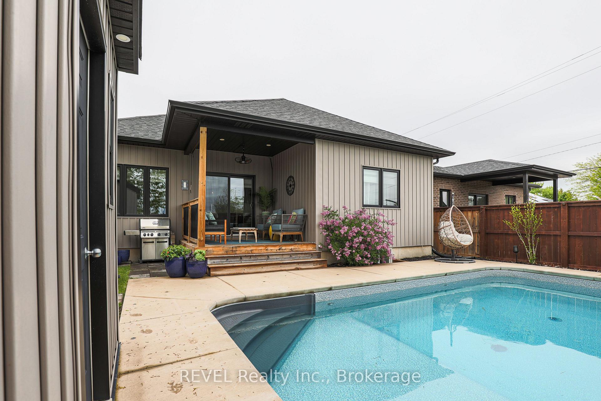 Photo 6 of 15 Willowbrook Drive, Welland, West Welland — HOMEH