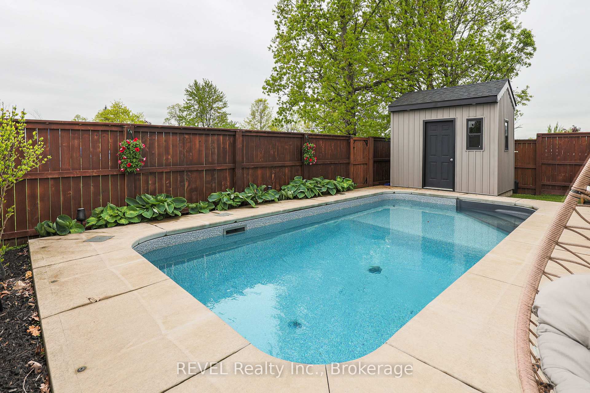 Photo 9 of 15 Willowbrook Drive, Welland, West Welland — HOMEH