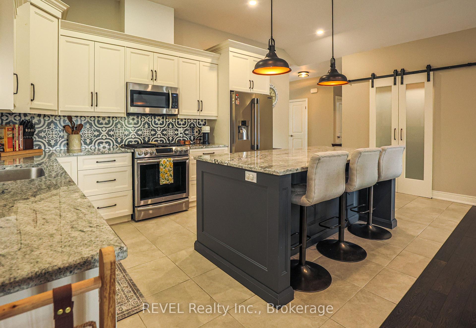 Photo 13 of 15 Willowbrook Drive, Welland, West Welland — HOMEH