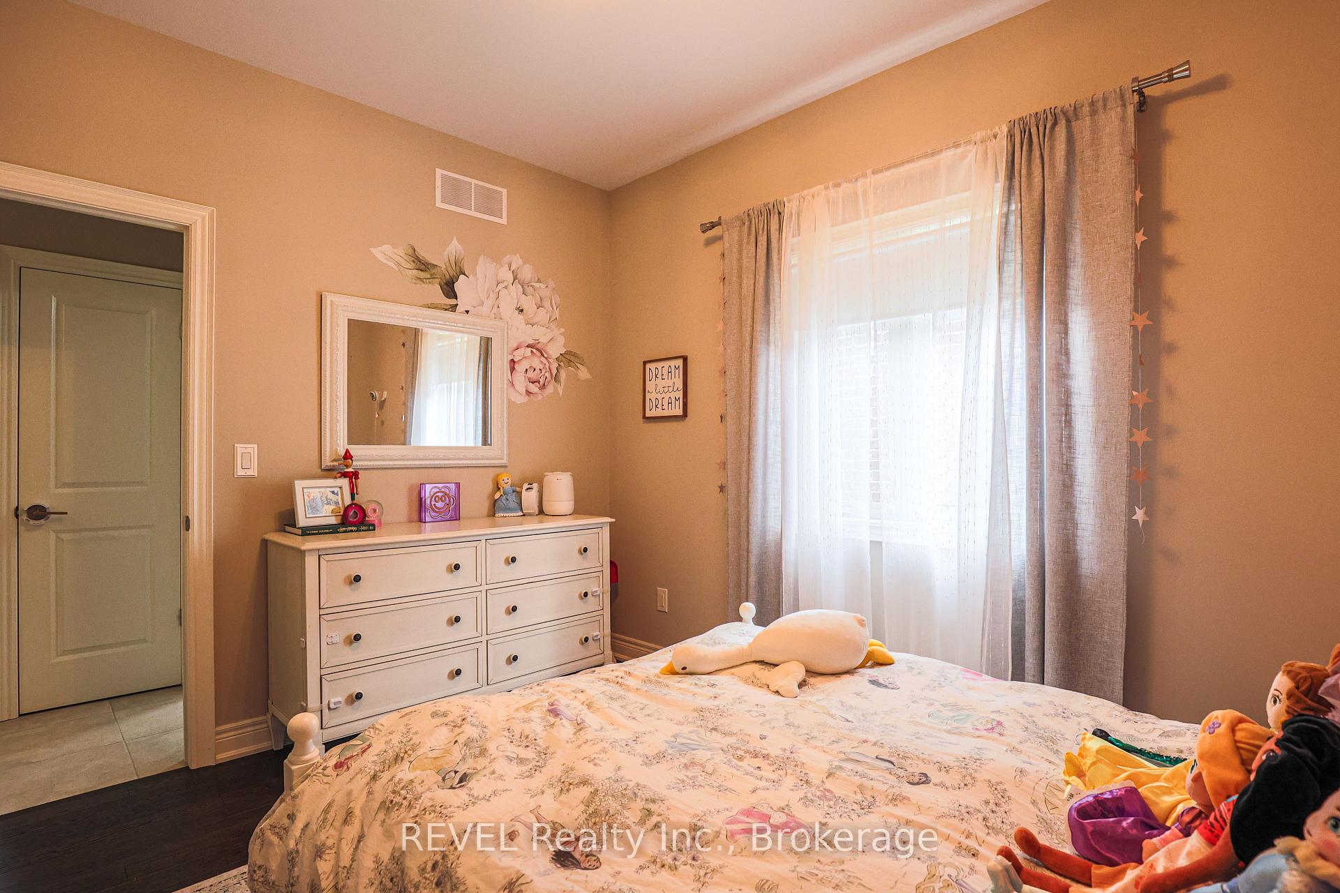 Photo 26 of 15 Willowbrook Drive, Welland, West Welland — HOMEH
