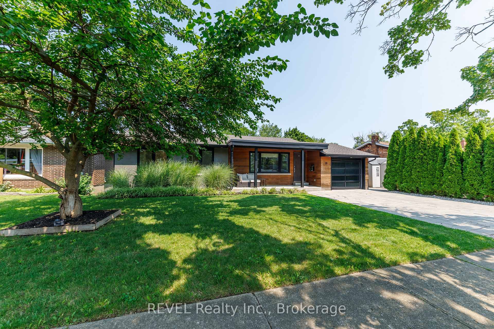 Photo 2 of 38 Briarsdale Drive, St. Catharines, Glendale/Glenridge — HOMEH