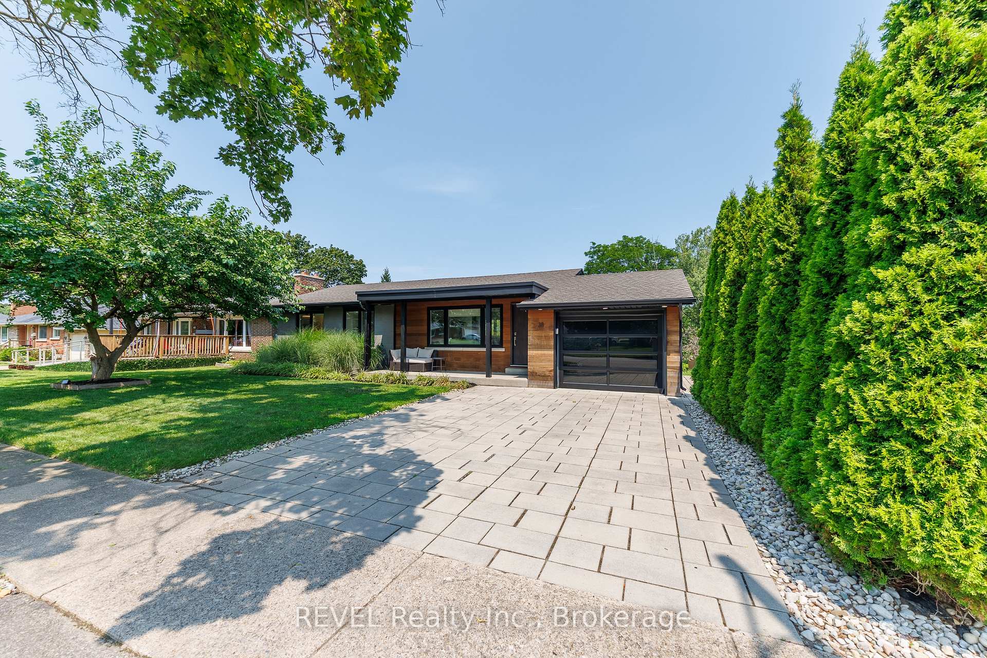Photo 3 of 38 Briarsdale Drive, St. Catharines, Glendale/Glenridge — HOMEH