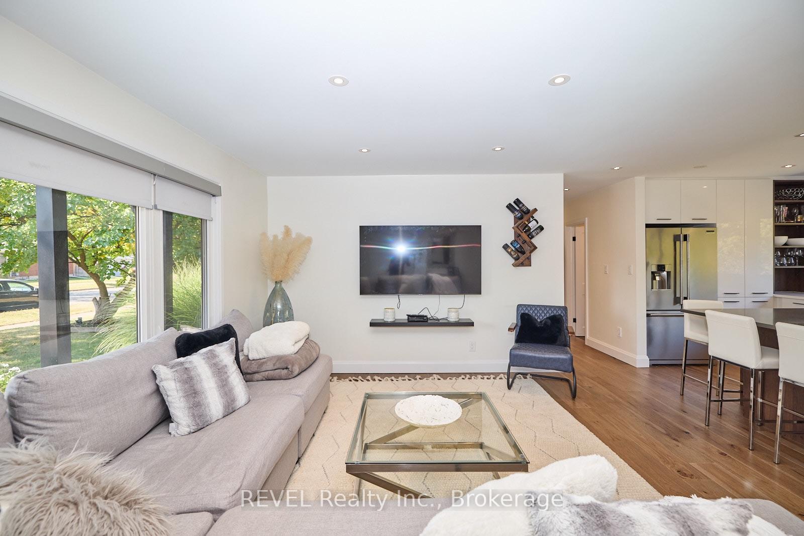 Photo 6 of 38 Briarsdale Drive, St. Catharines, Glendale/Glenridge — HOMEH