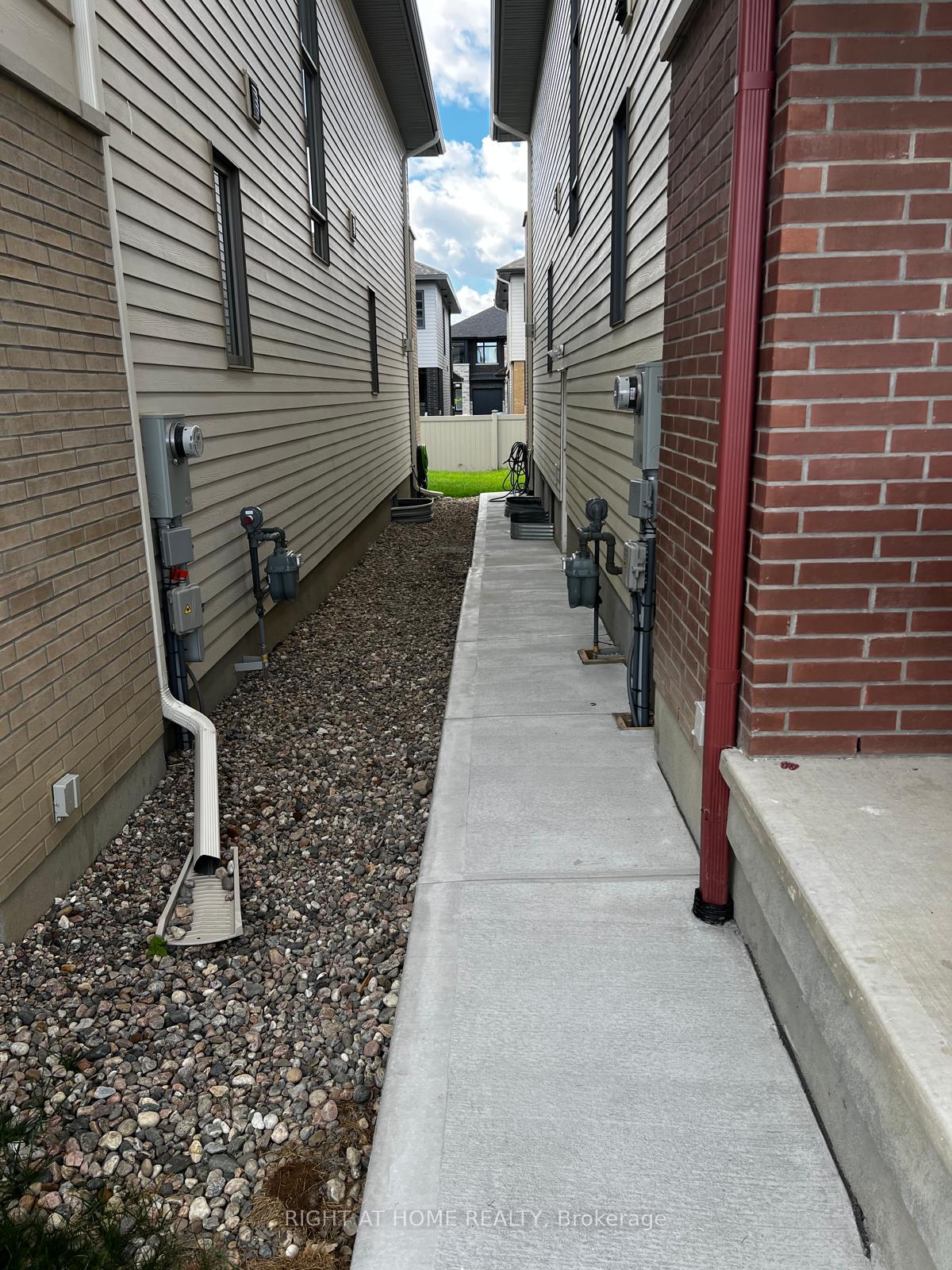 Photo 3 of Unit Unit B, 159 Rockmelon Street, Ottawa, Riverside South/Gloucester Glen — HOMEH