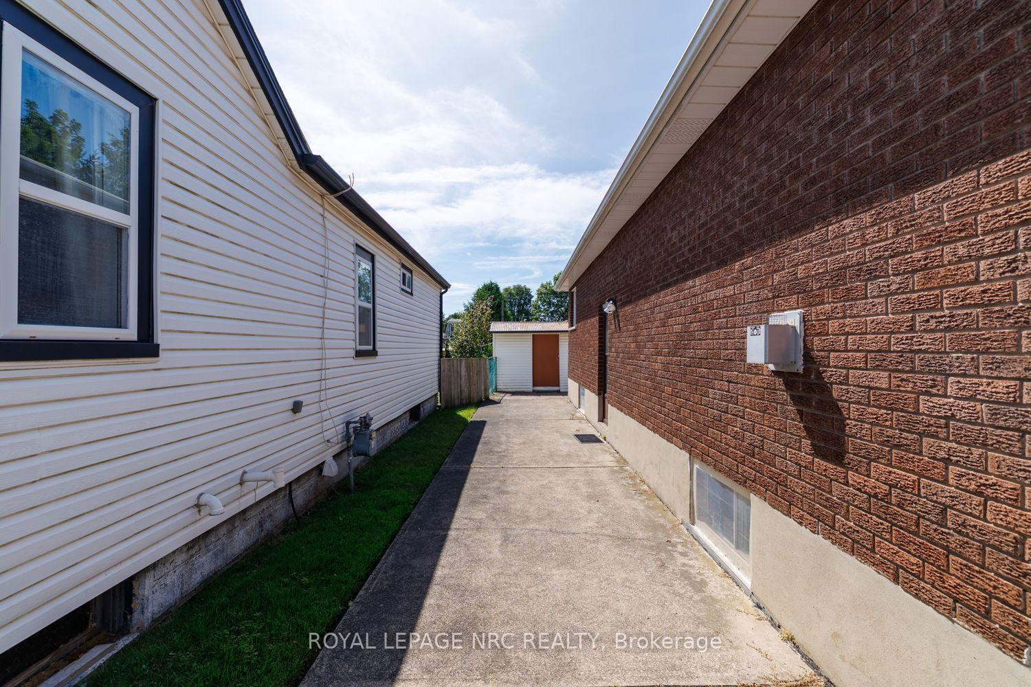 Photo 3 of 6350 Ash Street, Niagara Falls, Dorchester — HOMEH
