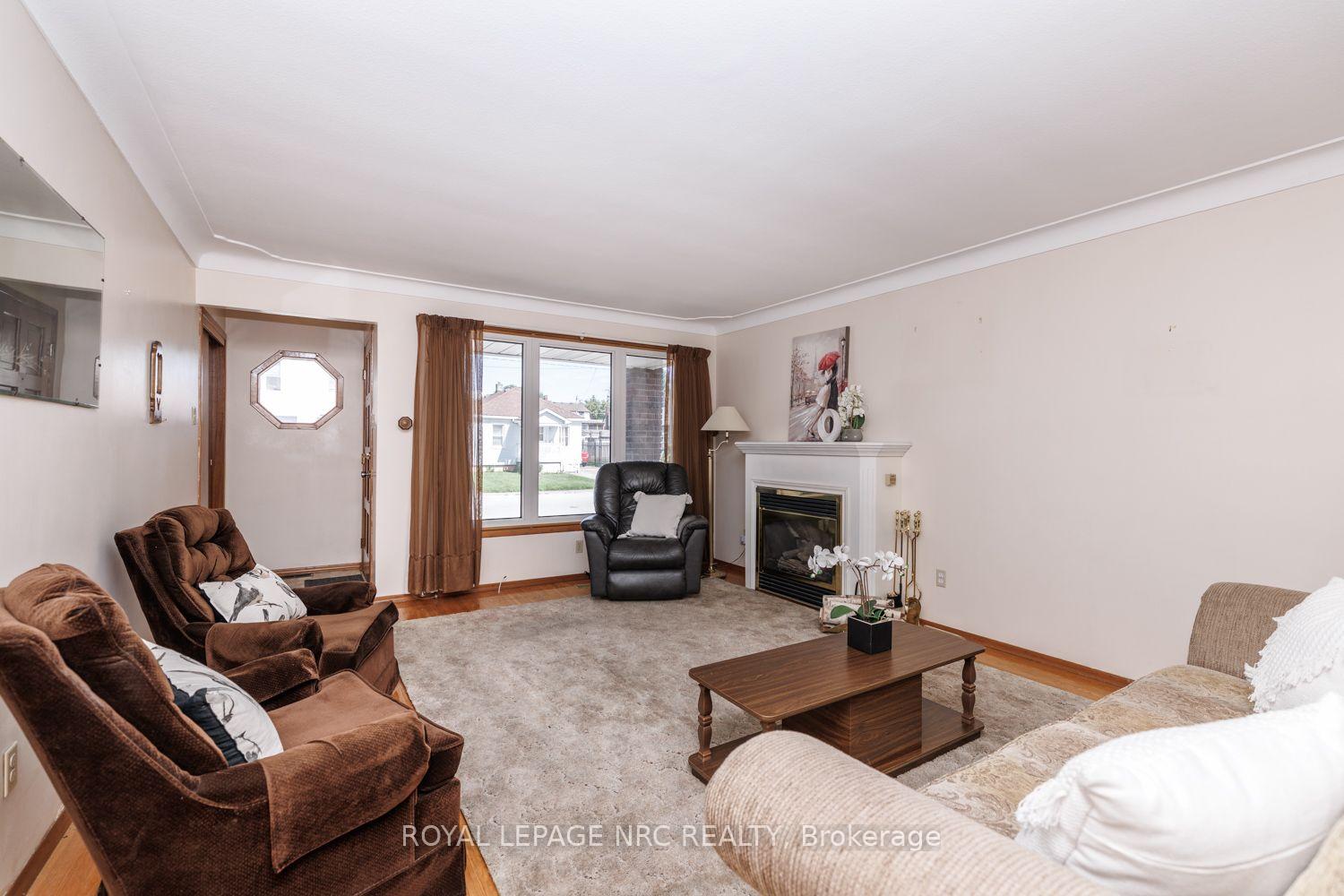 Photo 8 of 6350 Ash Street, Niagara Falls, Dorchester — HOMEH