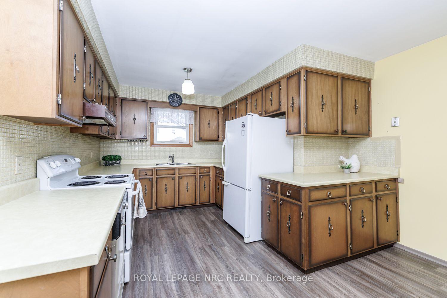 Photo 20 of 6350 Ash Street, Niagara Falls, Dorchester — HOMEH