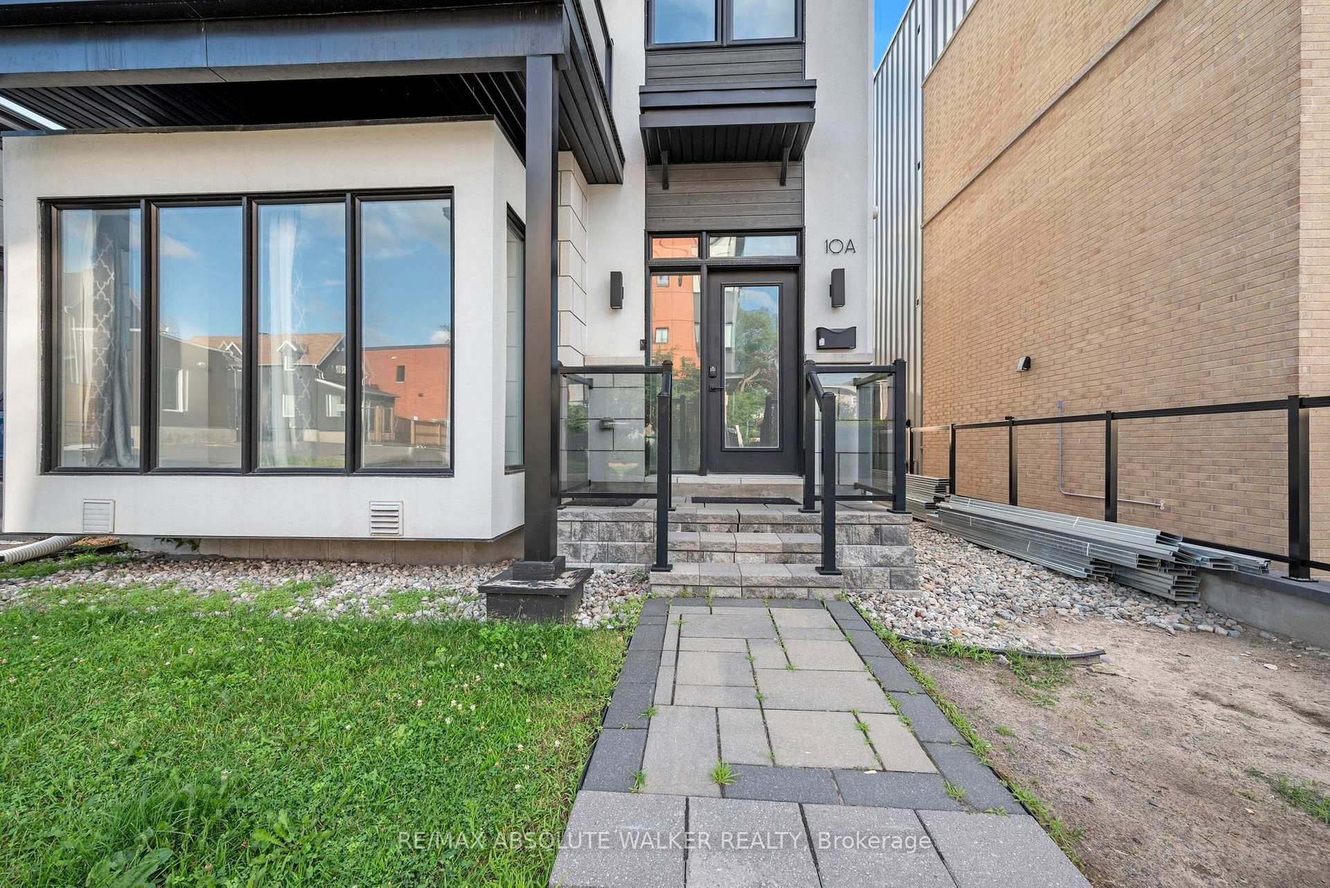 Photo 3 of Unit A, 10 Chapleau Avenue, Ottawa, Lindenlea — HOMEH