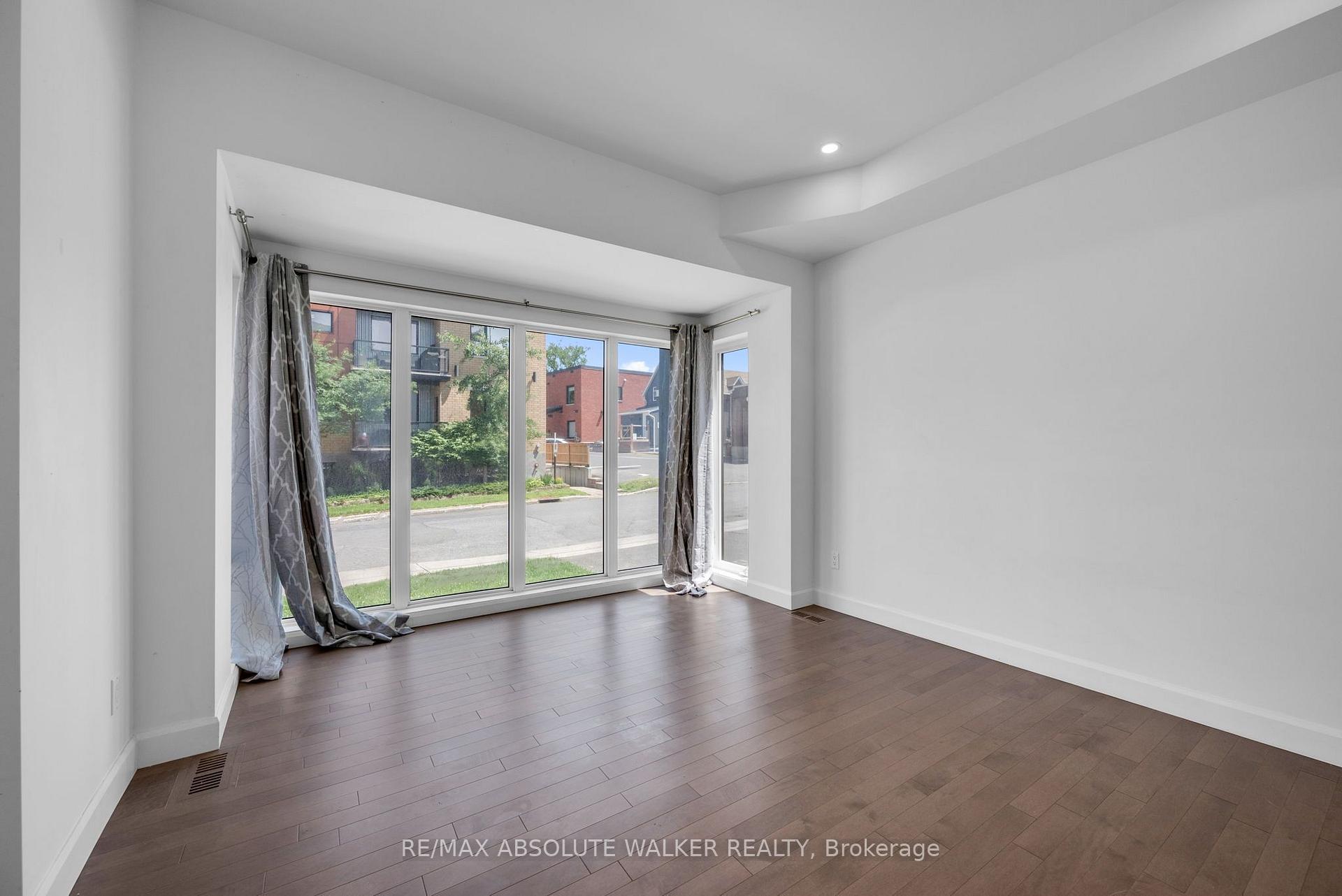 Photo 6 of Unit A, 10 Chapleau Avenue, Ottawa, Lindenlea — HOMEH