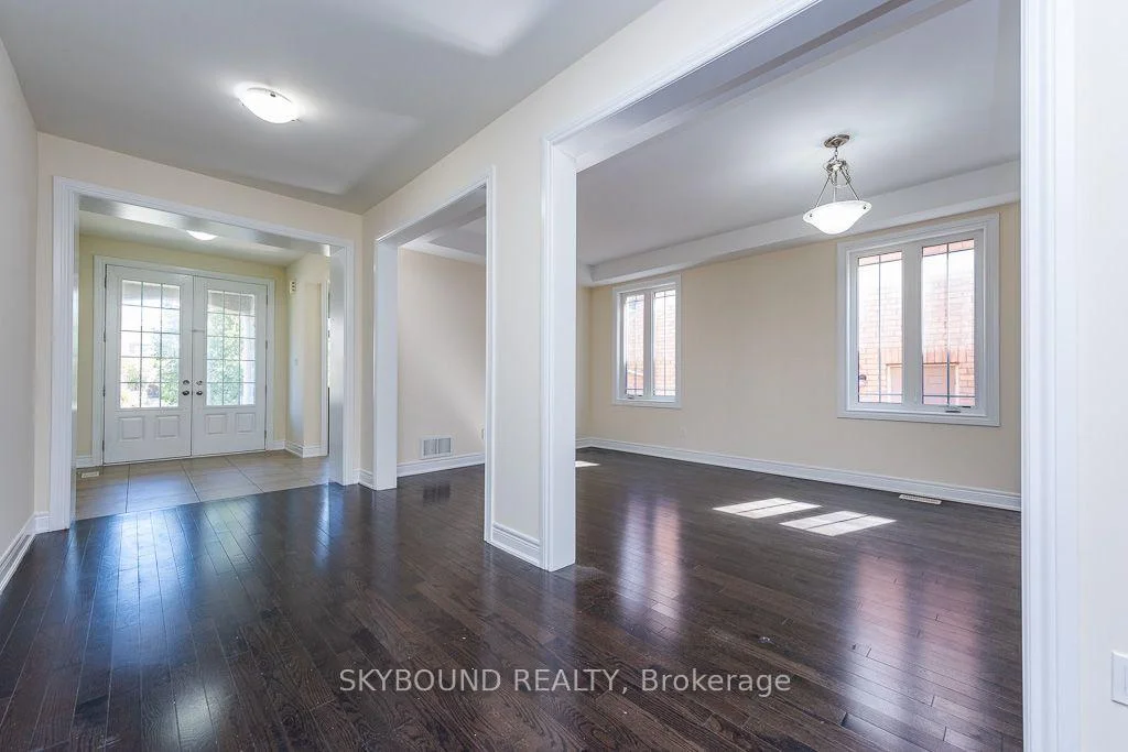 Photo 14 of 10 Villanova Road, Brampton, Bram West — HOMEH