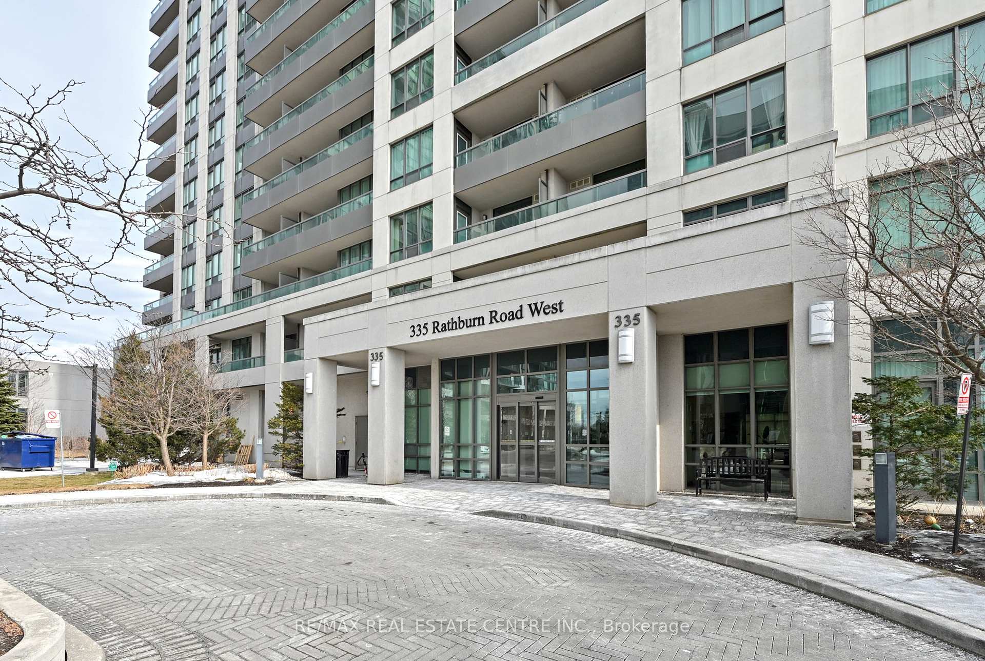 Front of Unit 1108, 335 Rathburn Road W