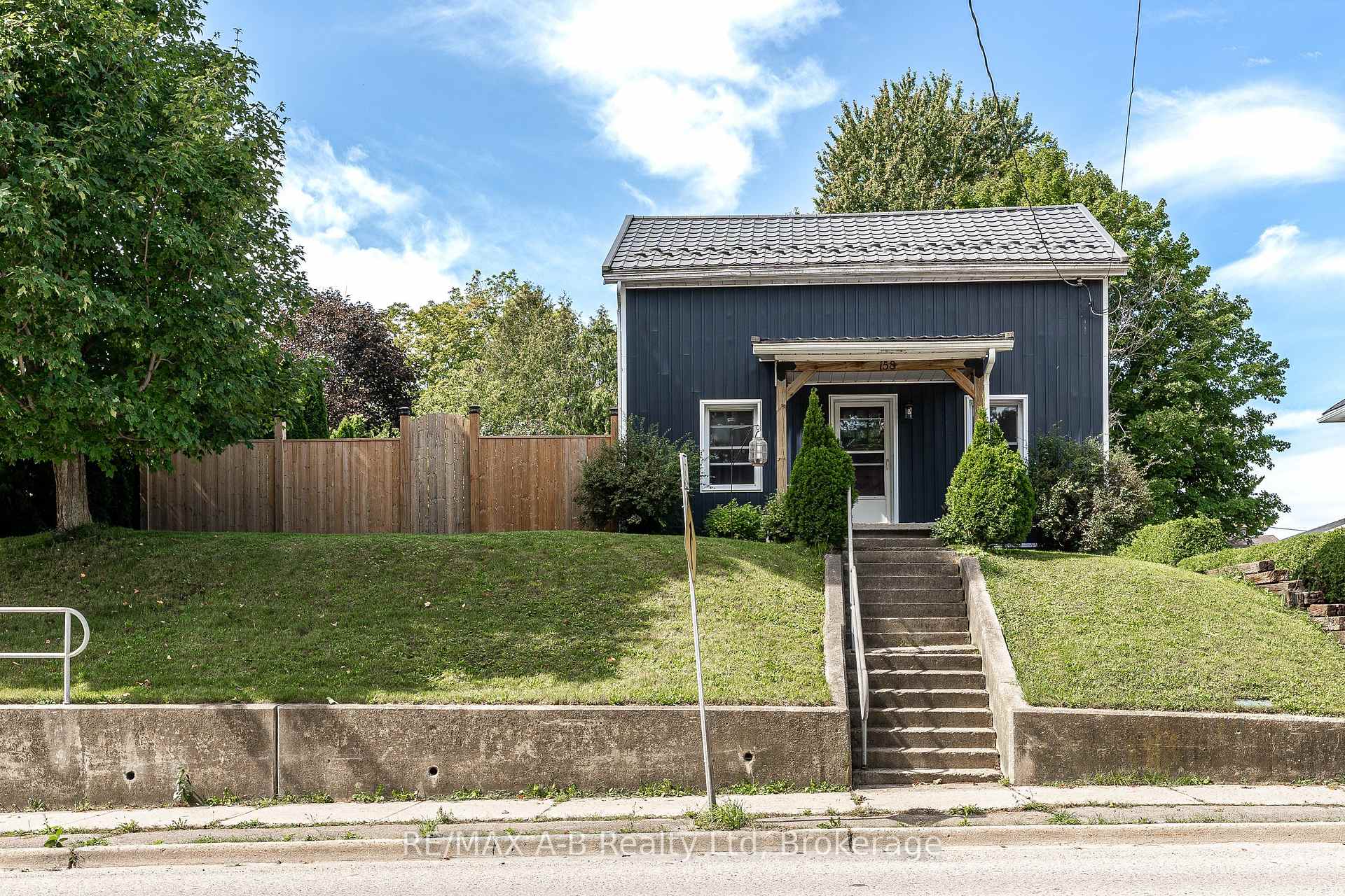 Photo 2 of 158 James Street N, St. Marys — HOMEH