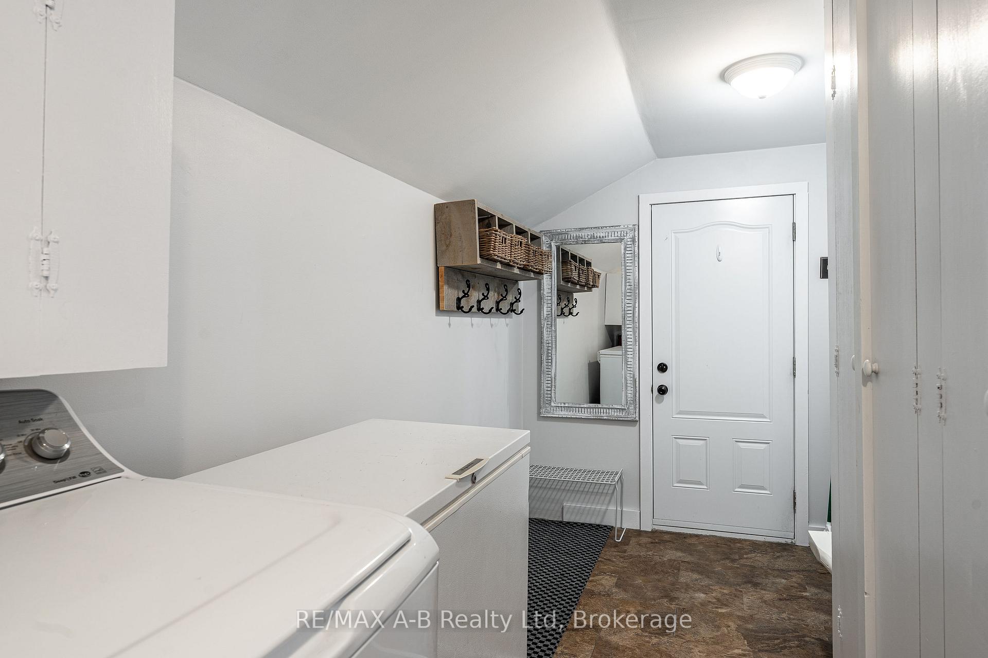 Photo 5 of 158 James Street N, St. Marys — HOMEH