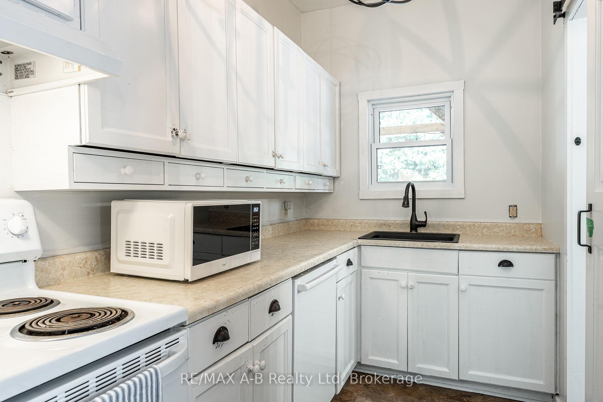 Photo 8 of 158 James Street N, St. Marys — HOMEH
