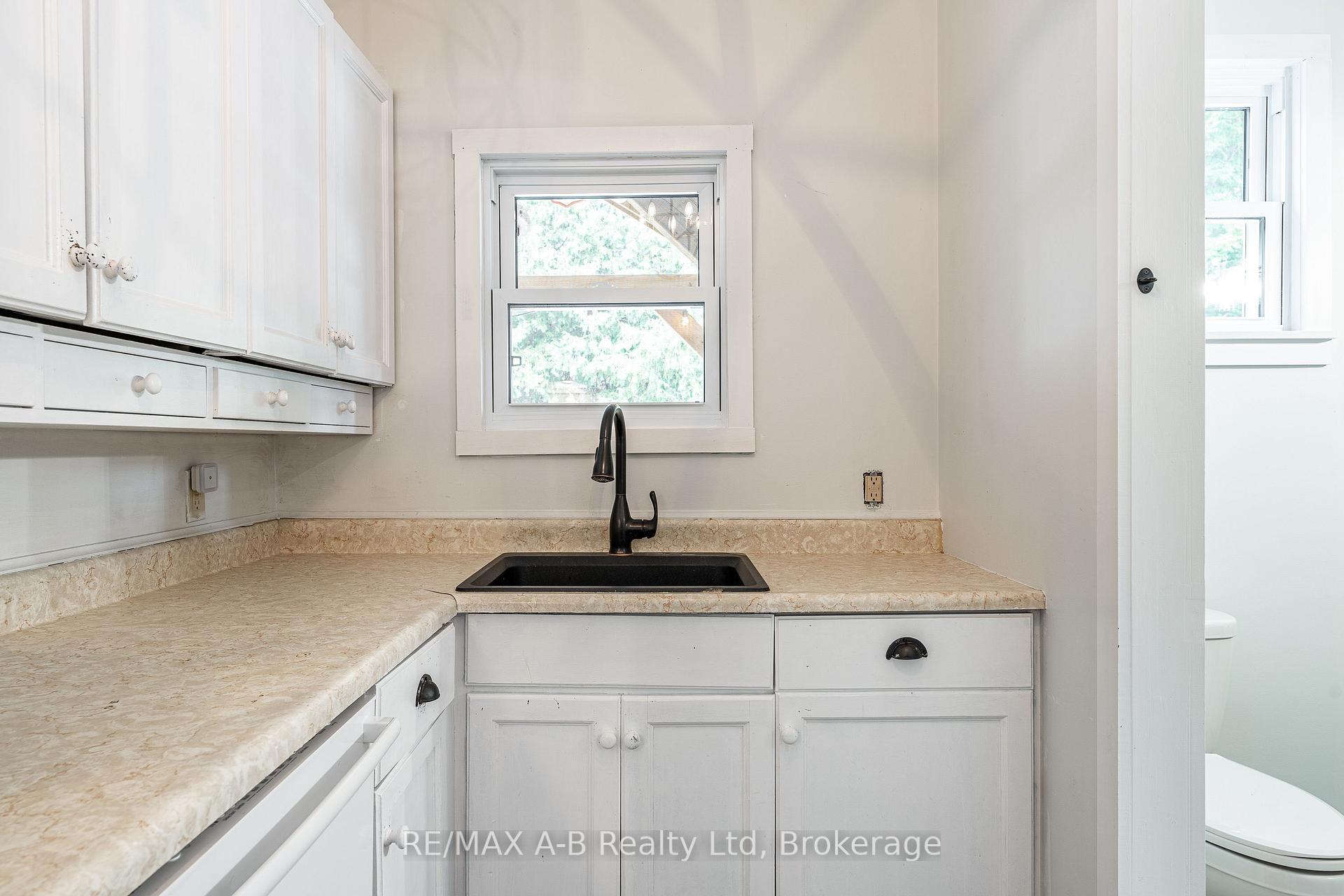 Photo 9 of 158 James Street N, St. Marys — HOMEH