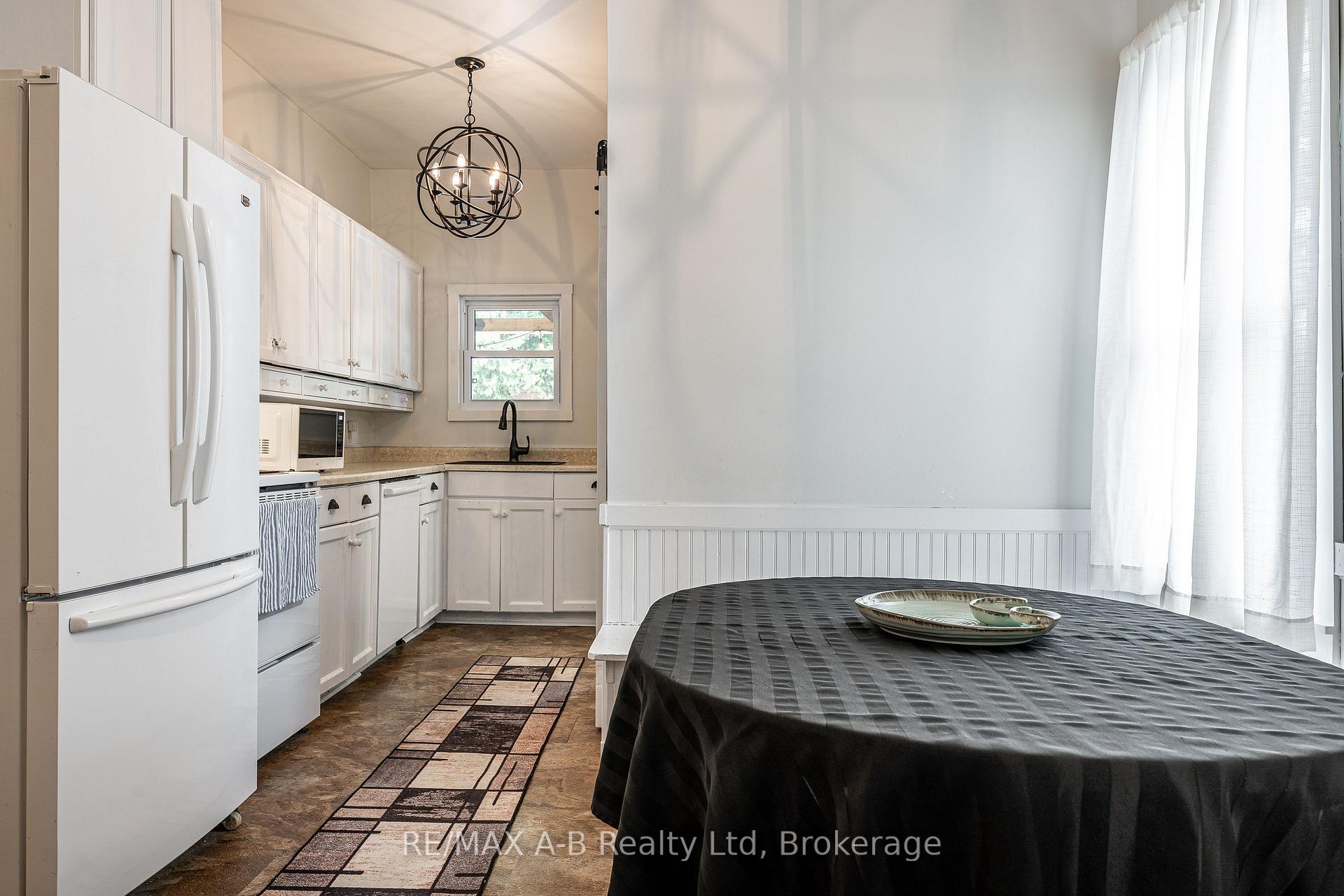 Photo 10 of 158 James Street N, St. Marys — HOMEH