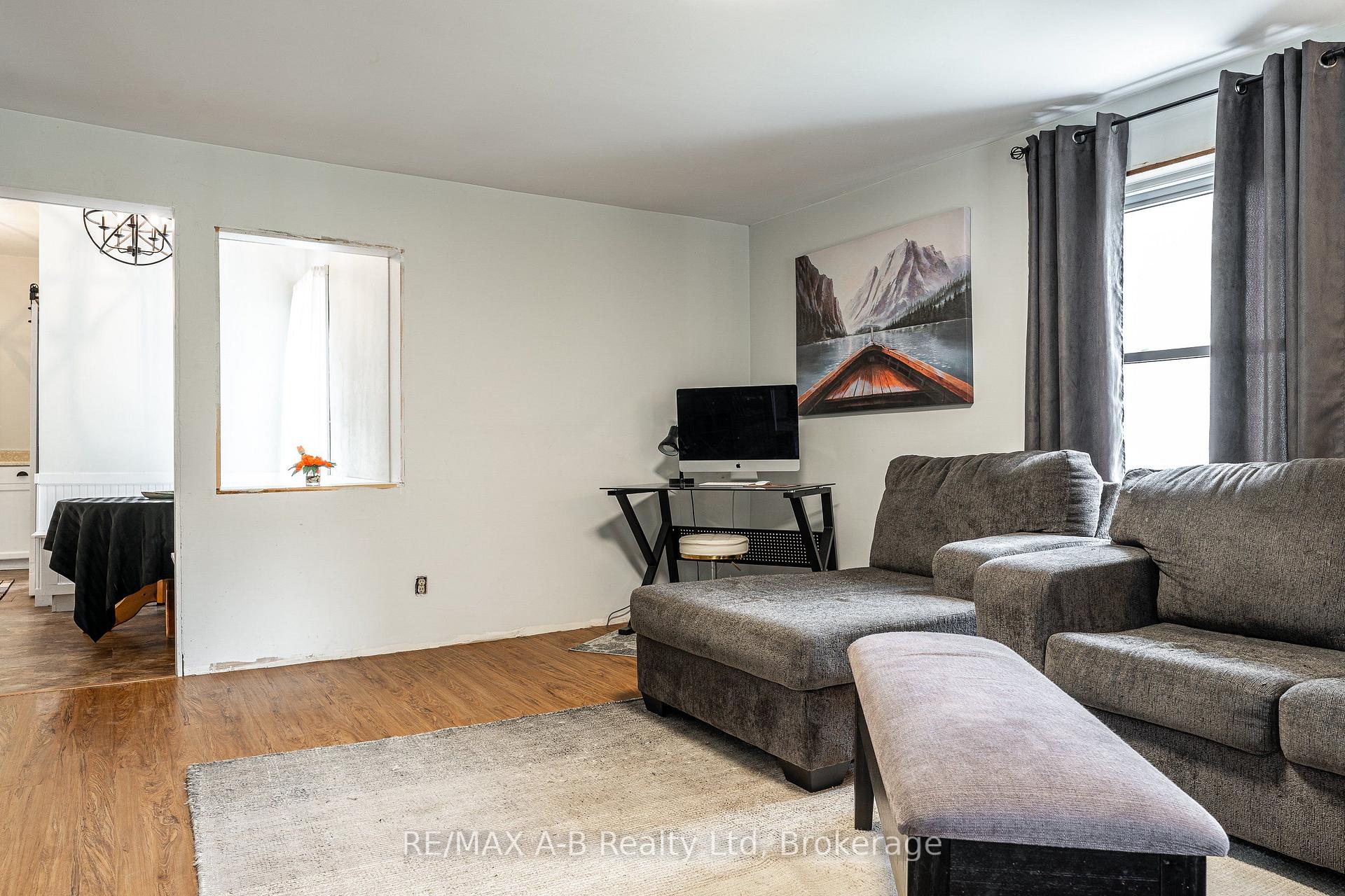 Photo 15 of 158 James Street N, St. Marys — HOMEH