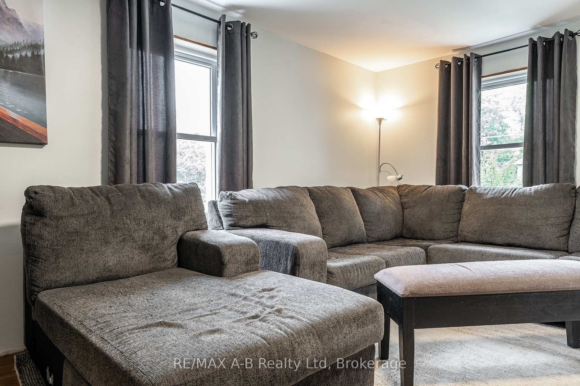 Photo 16 of 158 James Street N, St. Marys — HOMEH