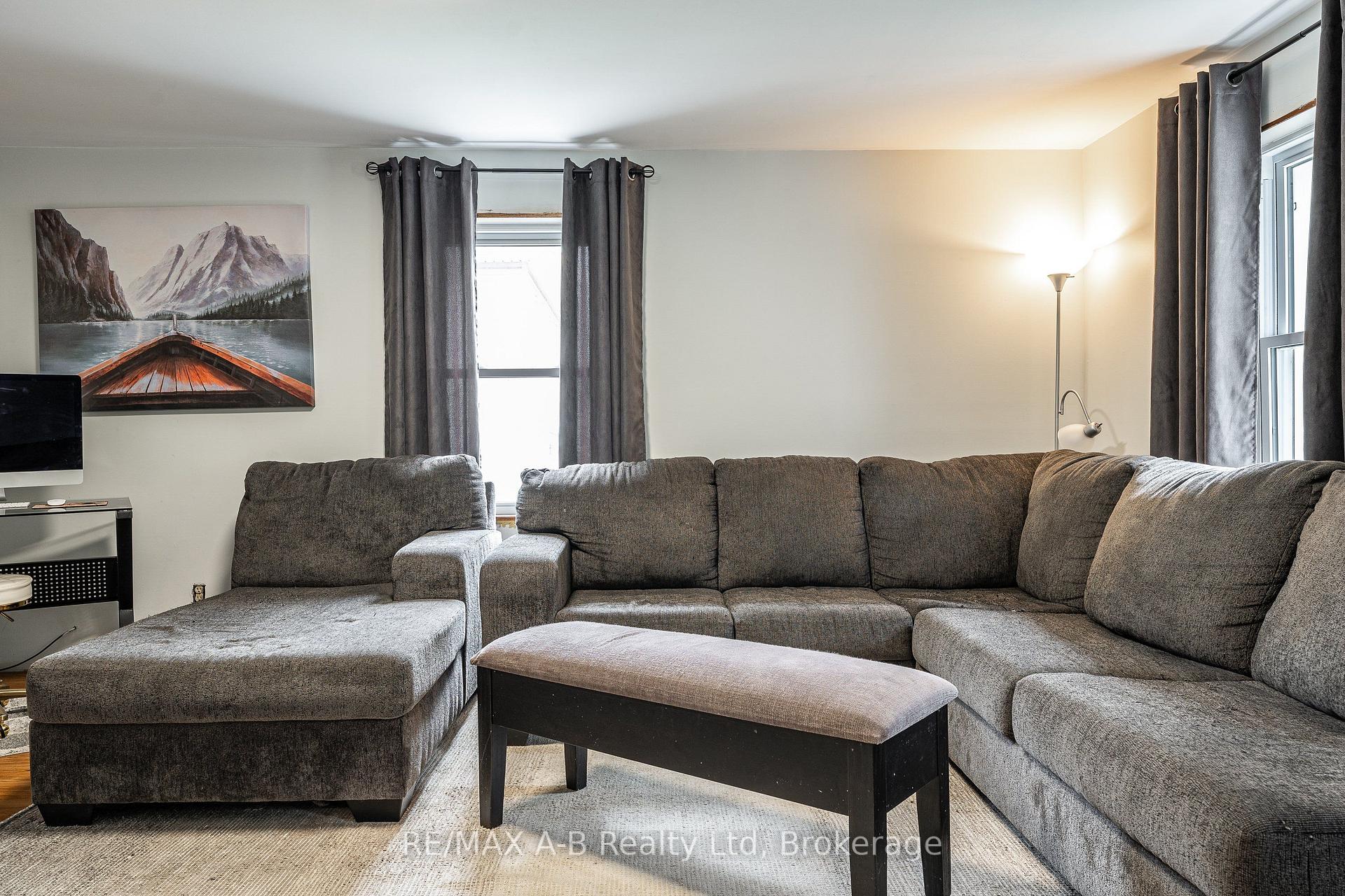 Photo 18 of 158 James Street N, St. Marys — HOMEH