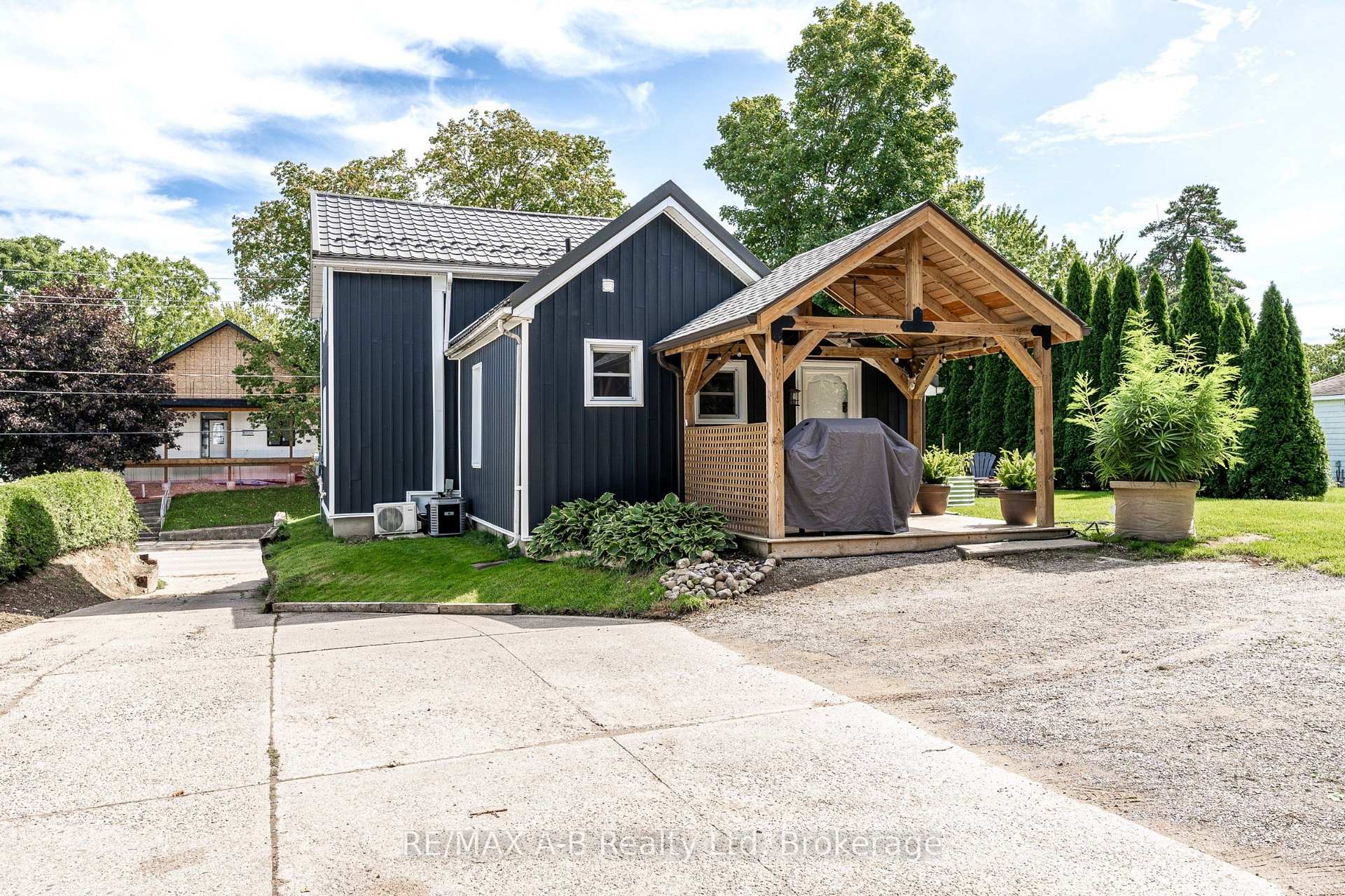 Photo 33 of 158 James Street N, St. Marys — HOMEH