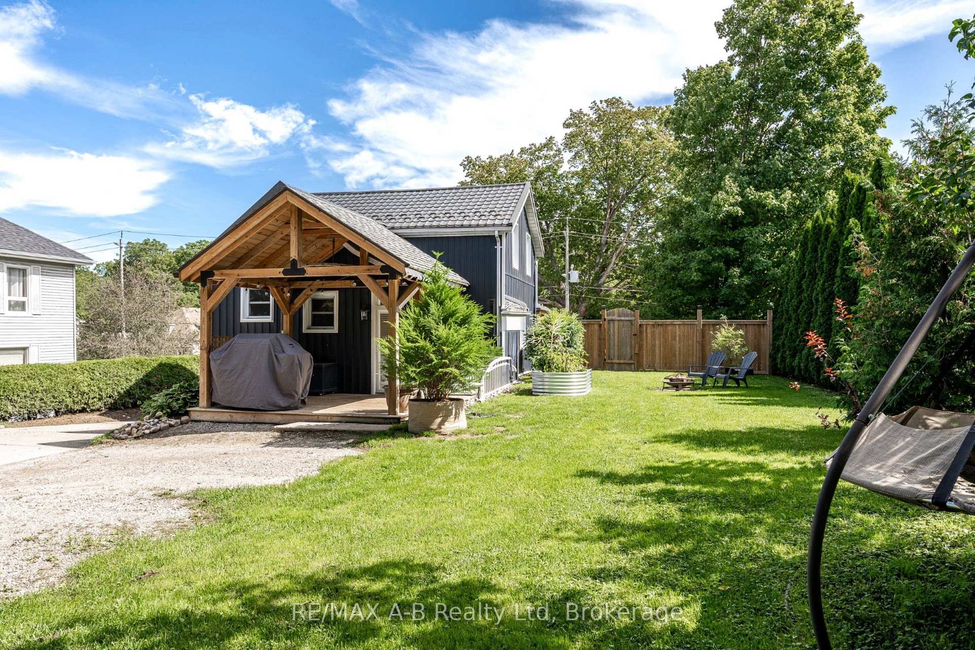 Photo 36 of 158 James Street N, St. Marys — HOMEH