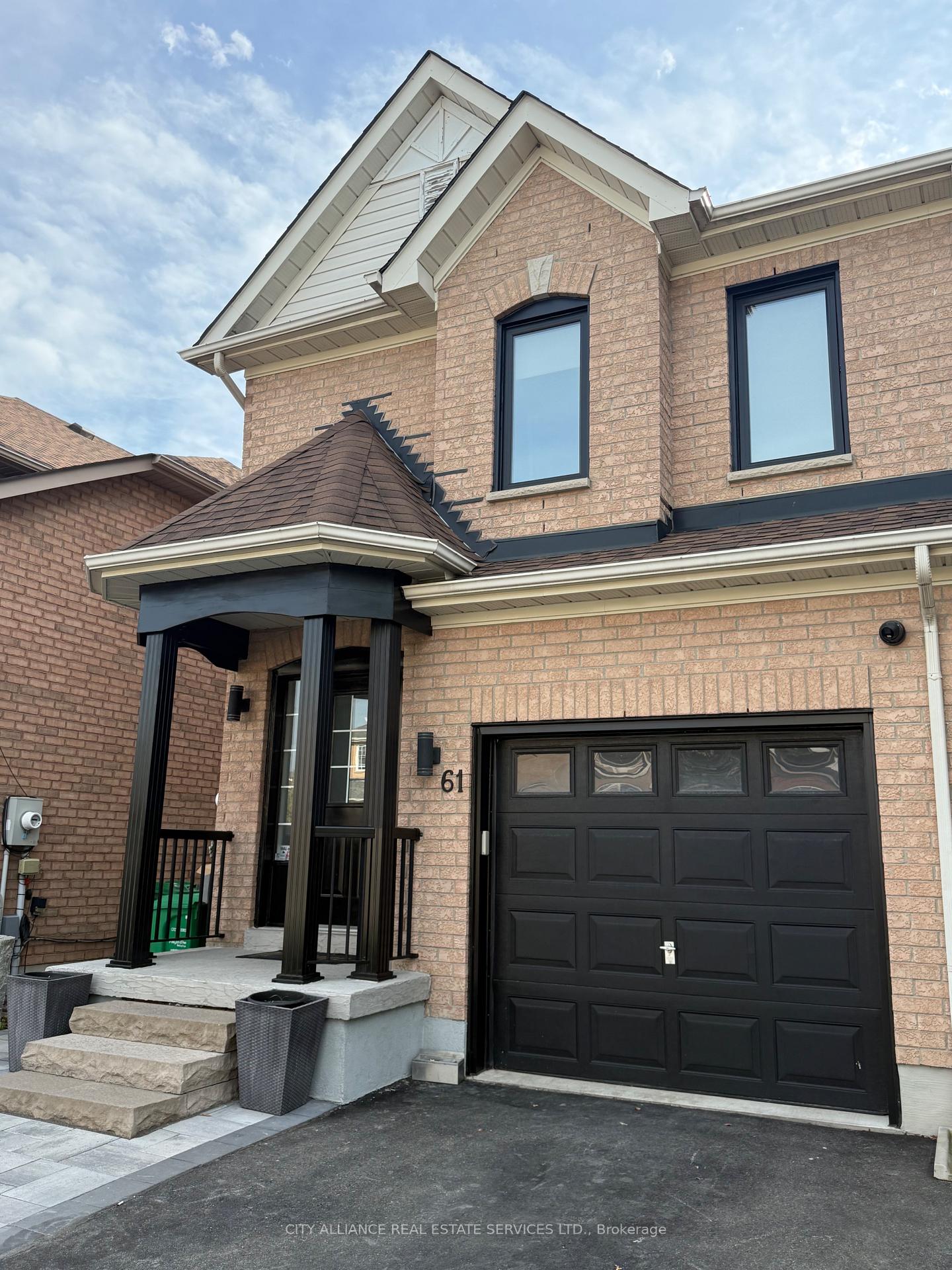 Photo 2 of 61 Knoll Haven Circle, Caledon, Bolton North — HOMEH