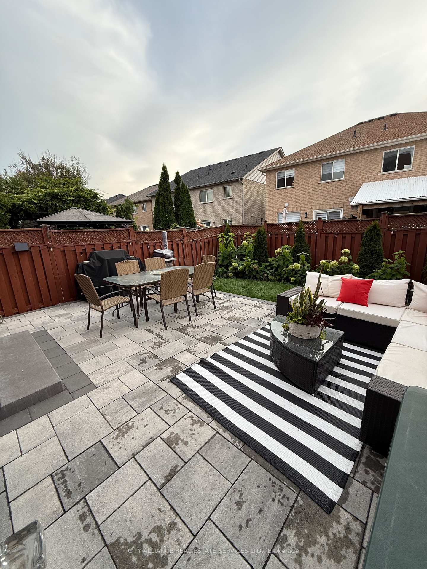 Photo 4 of 61 Knoll Haven Circle, Caledon, Bolton North — HOMEH