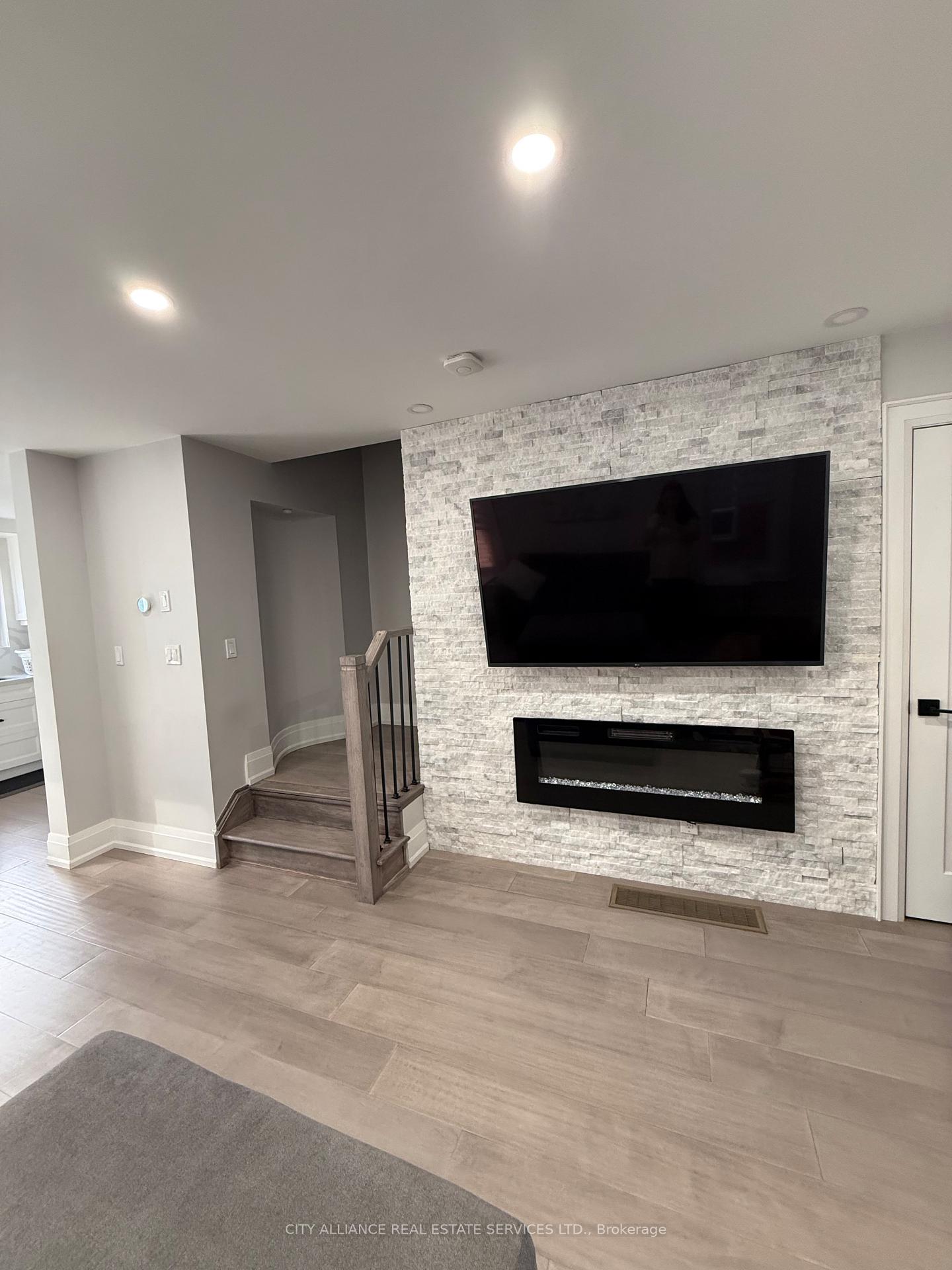 Photo 7 of 61 Knoll Haven Circle, Caledon, Bolton North — HOMEH
