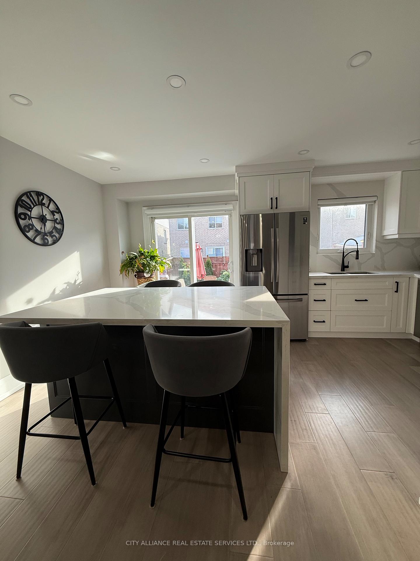 Photo 9 of 61 Knoll Haven Circle, Caledon, Bolton North — HOMEH