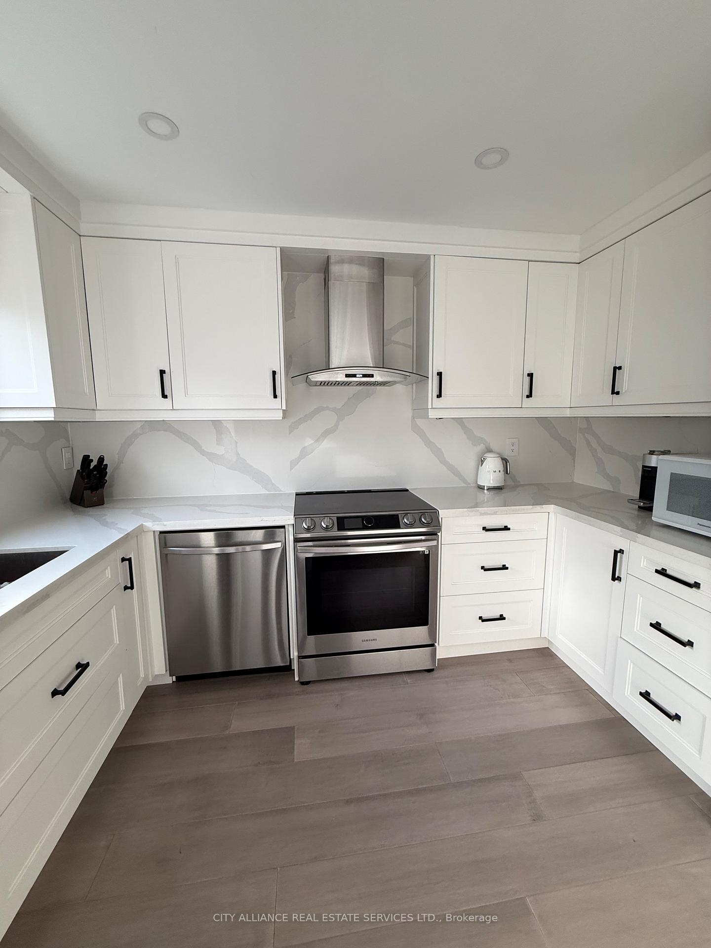 Photo 12 of 61 Knoll Haven Circle, Caledon, Bolton North — HOMEH