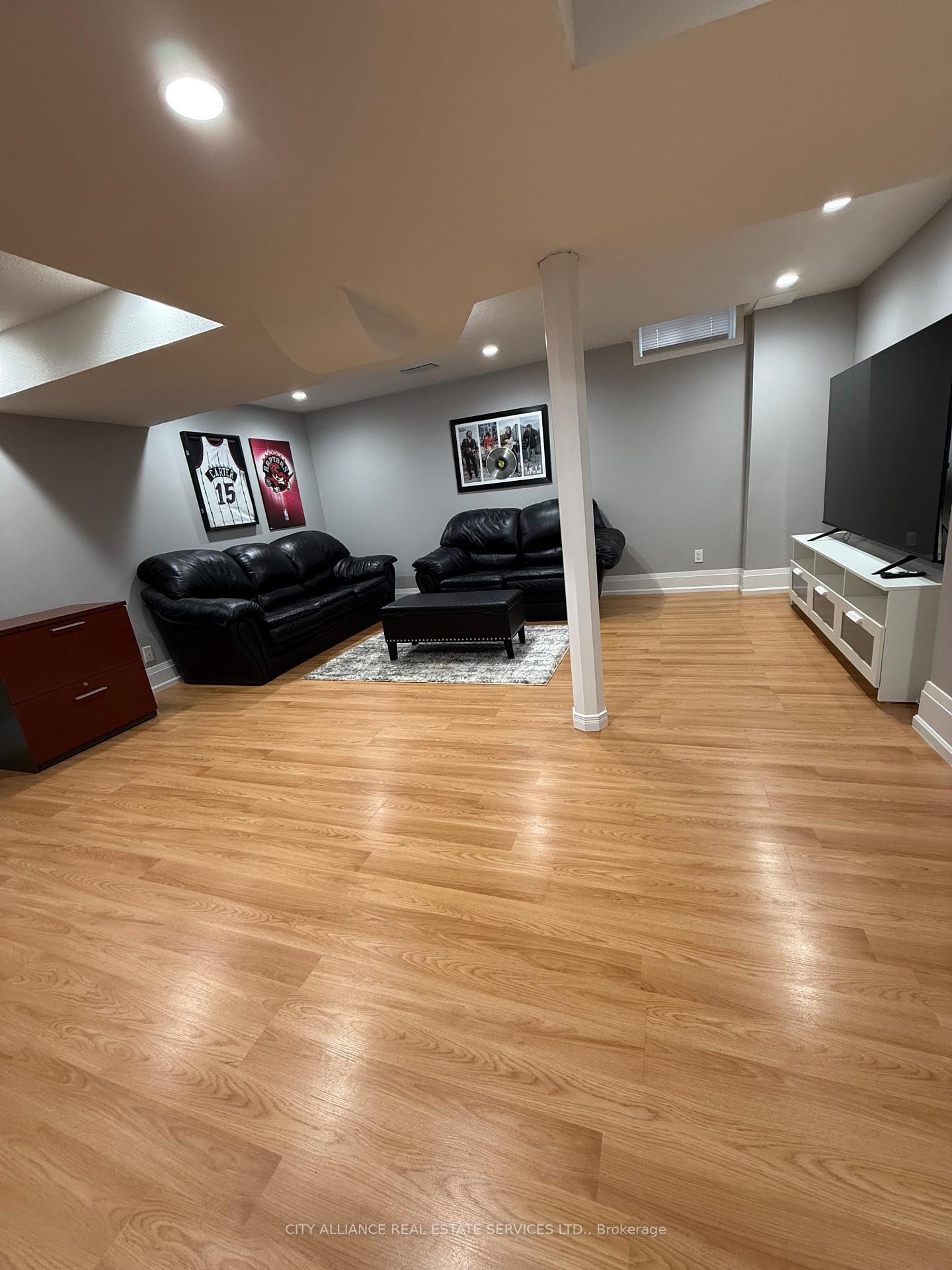Photo 18 of 61 Knoll Haven Circle, Caledon, Bolton North — HOMEH