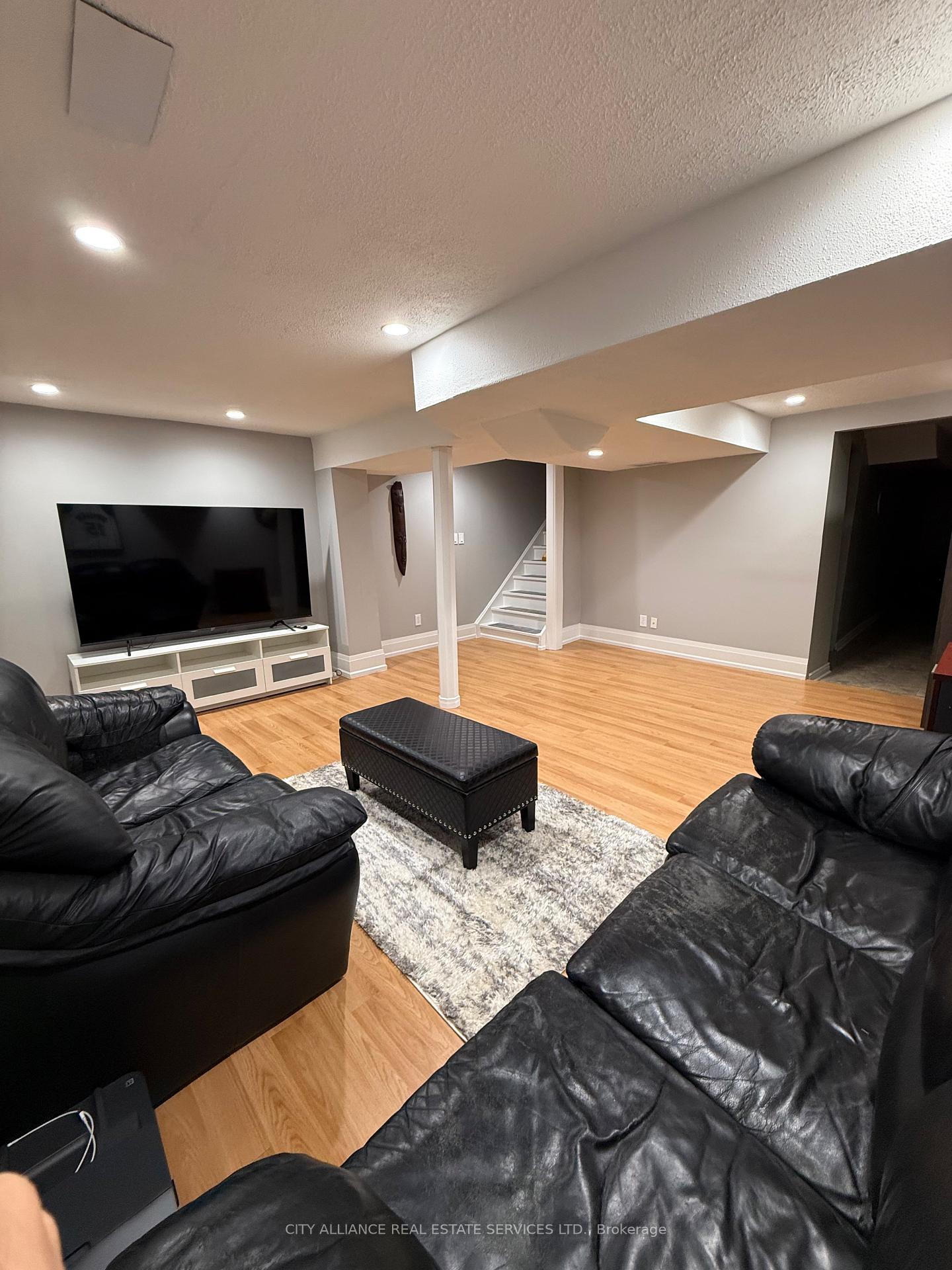 Photo 19 of 61 Knoll Haven Circle, Caledon, Bolton North — HOMEH